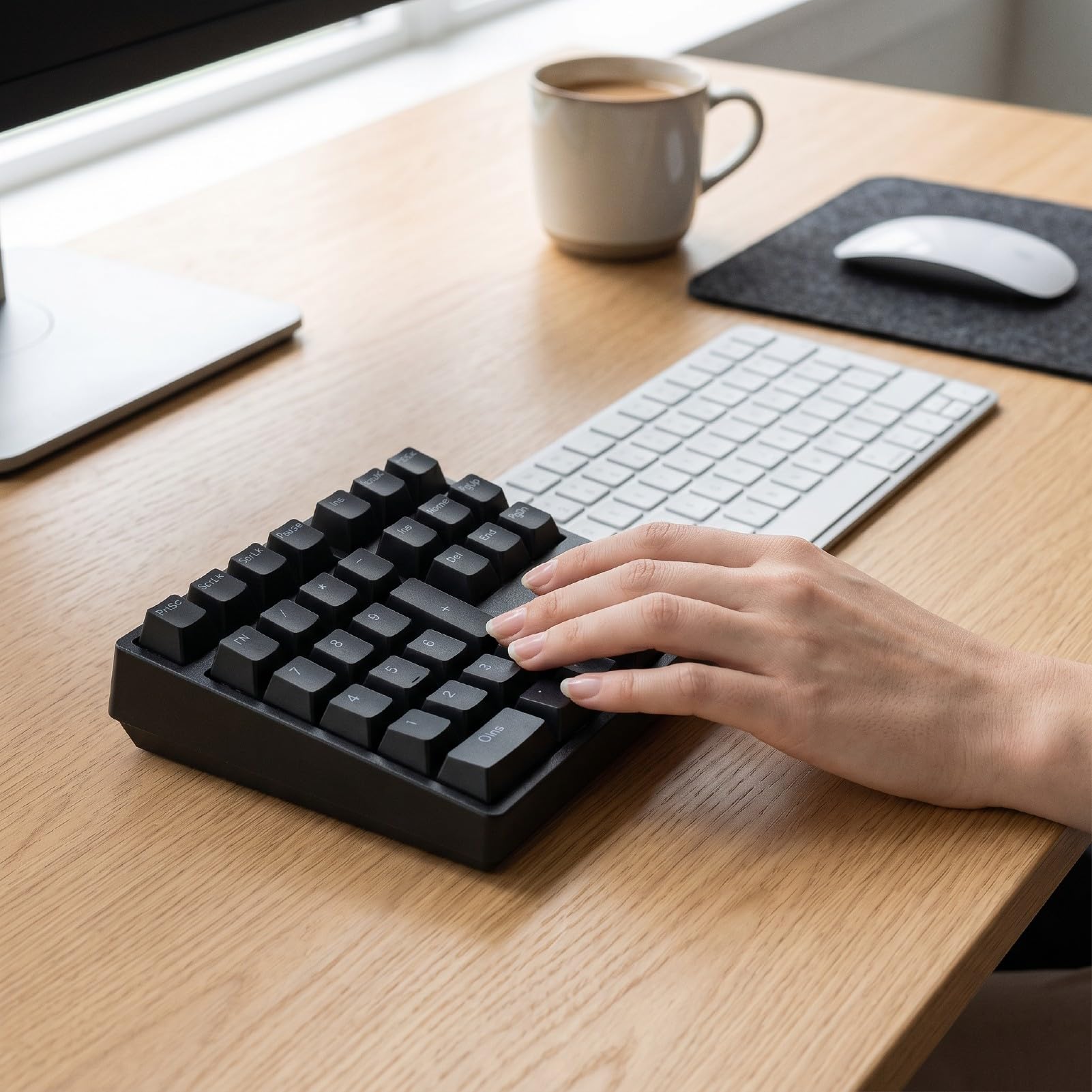 XUMIUZIY Tastierino Numerico Cablato, Tastierino Numerico Meccanico con Retroilluminazione RGB, Copritasti PBT, Interruttore Rosso Sostituibile a Caldo, Silenzioso, Num