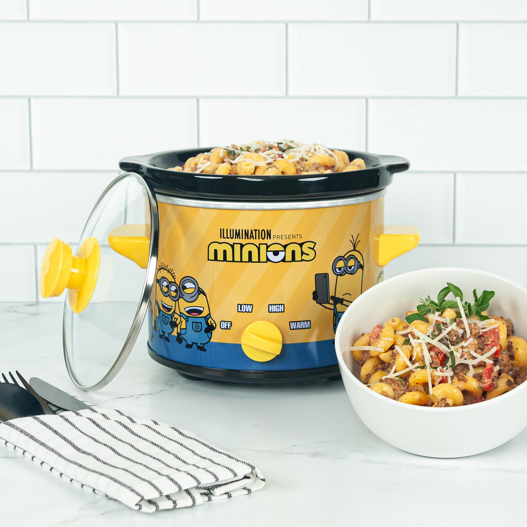Amazon.com: Uncanny Brands Despicable Me Minions 2qt Slow Cooker