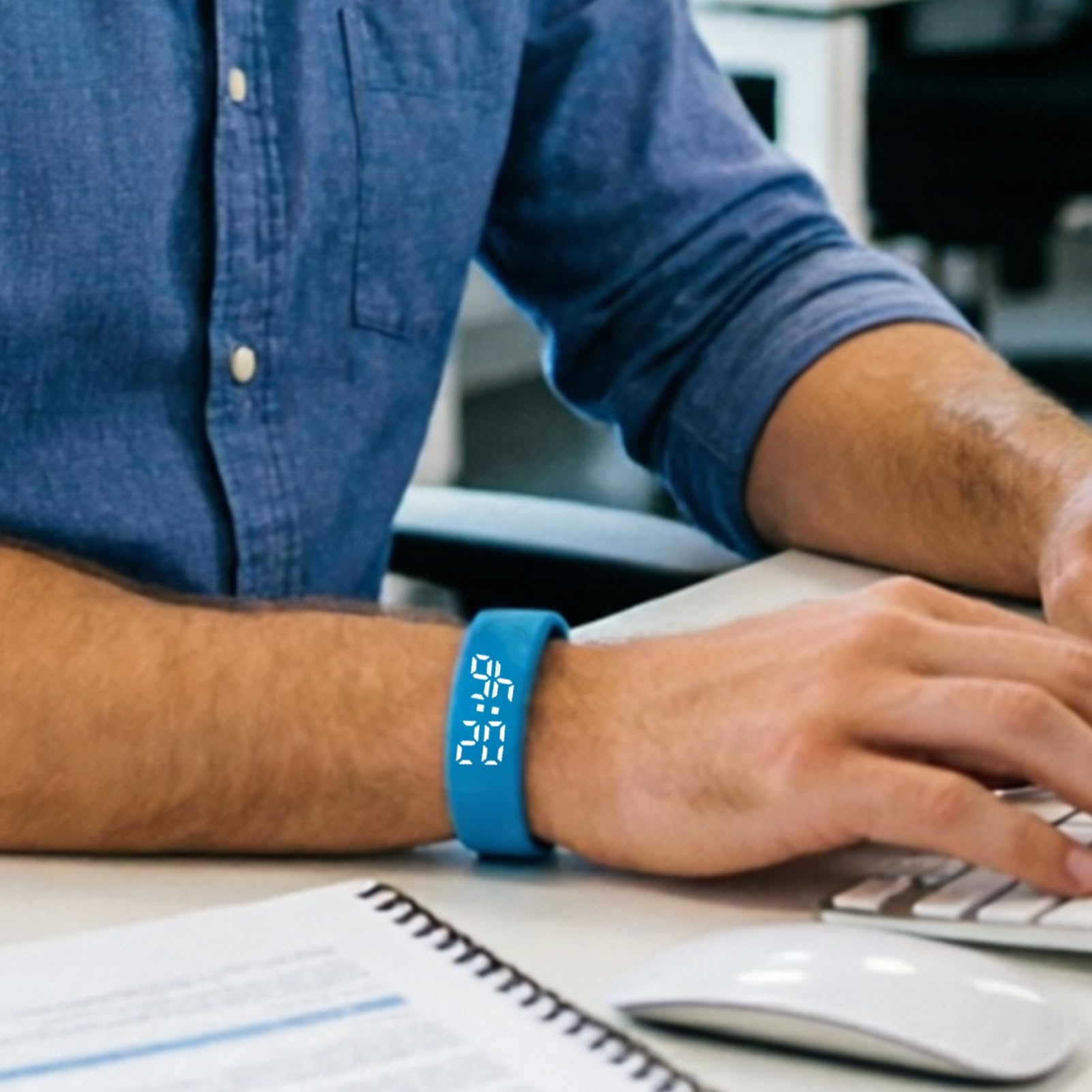 Pulsera de alarma vibratoria silenciosa, banda de silicona ajustable e impermeable, múltiples alarmas para personas que duermen pesadamente, estudiantes y usuarios con discapacidad auditiva