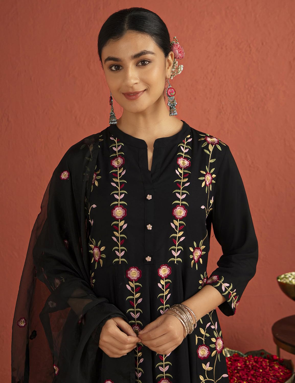Kaari Set Kurta da donna ricamato con Dupatta, vestibilità anarkali, in organza Dupatta con ricamo multicolore, pantaloni dritti con tasca laterale, set Kurta da donna
