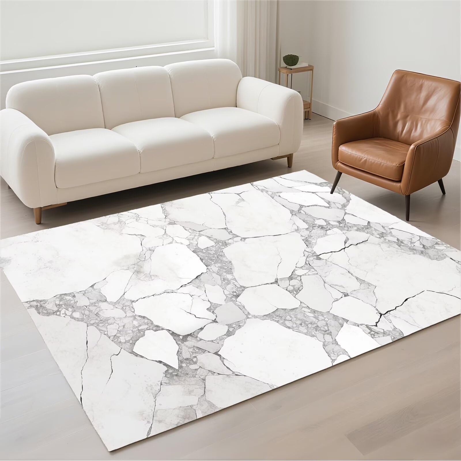 Tapis moderne lavable antidérapant pour sécuriser un couloir ombragé