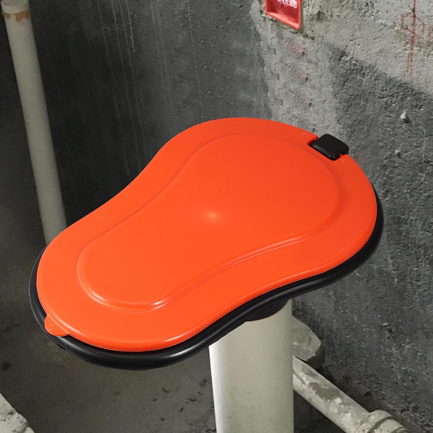 Didiseaon Temporary Portable Squat Toilet Construction Bedpan for Elderly Care, Spill-Proof Plastic Commode Urinal with Lid, Compact Orange Potty for Home Renovation and Outdoor Use