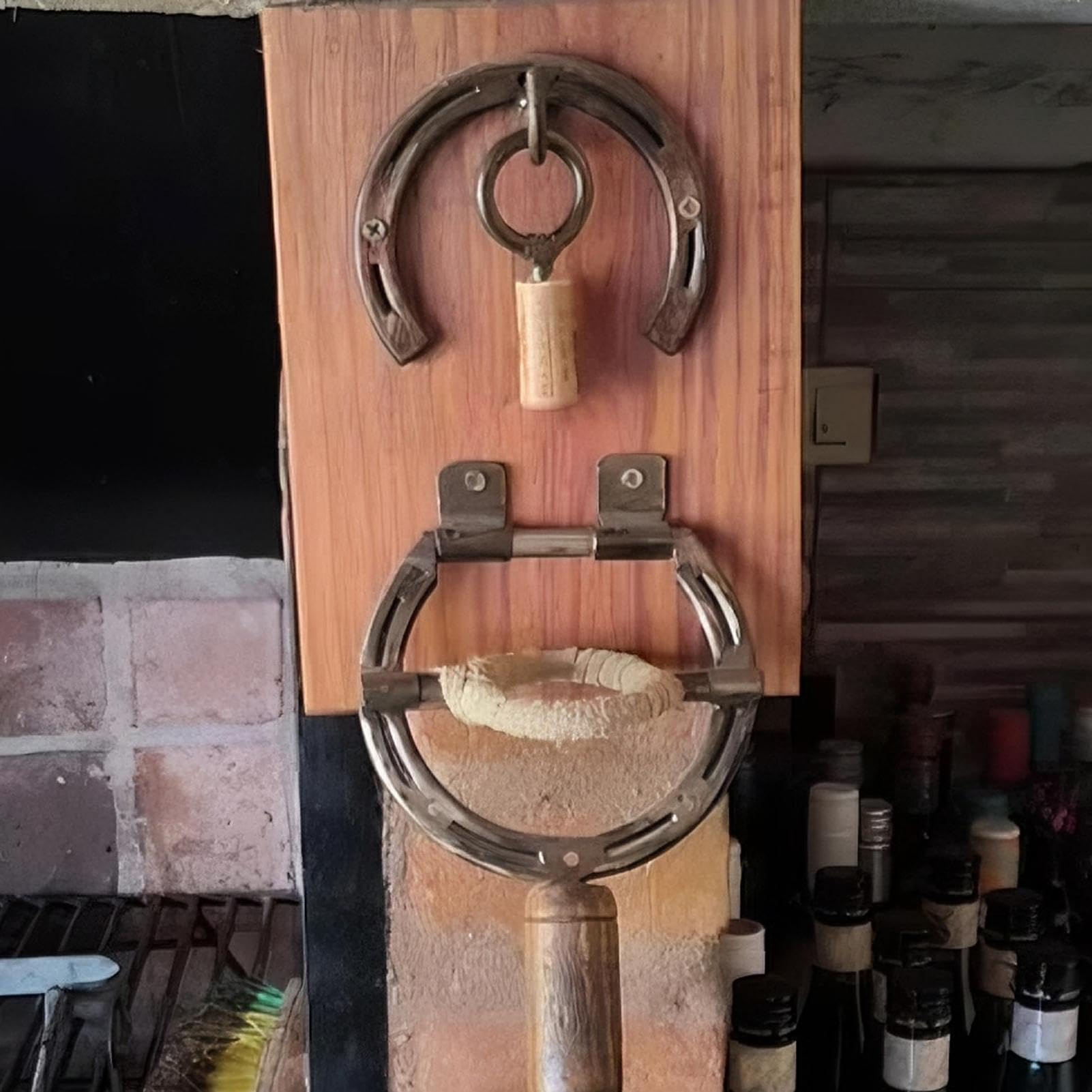 Apribottiglie da parete a ferro di cavallo vintage