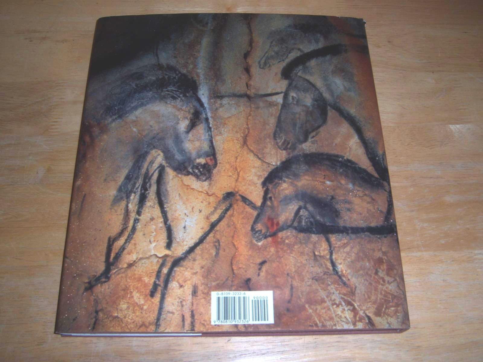 Dawn of Art: The Chauvet Cave: The Oldest Known Paintings in the World Jean-Marie Chauvet; Eliette Brunel Deschamps and Christian Hillaire - PT01