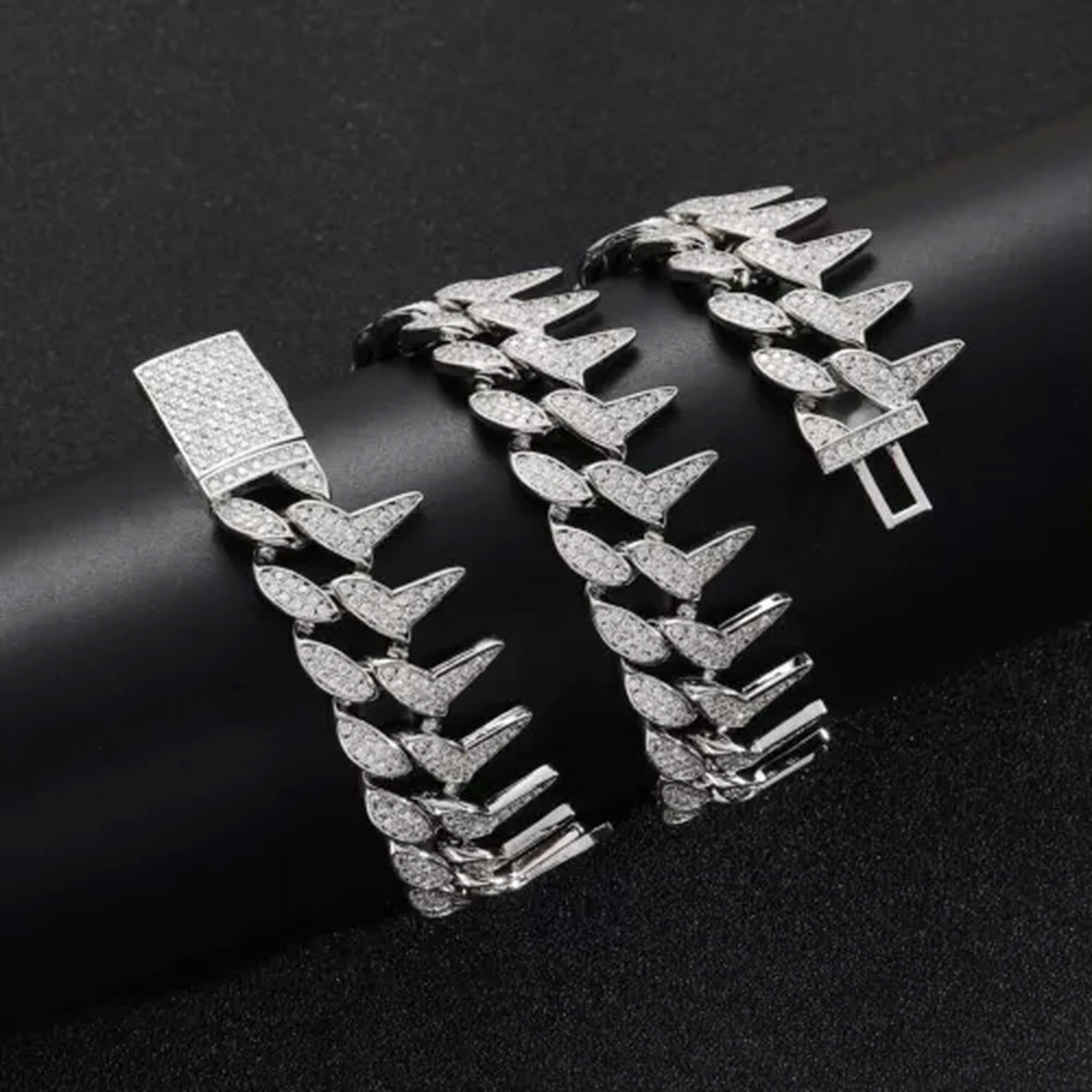 Pulsera de eslabones cubanos con circonitas cúbicas heladas para Hombre Spikes A9409, chapada en rodio, de 7 a 18 cm
