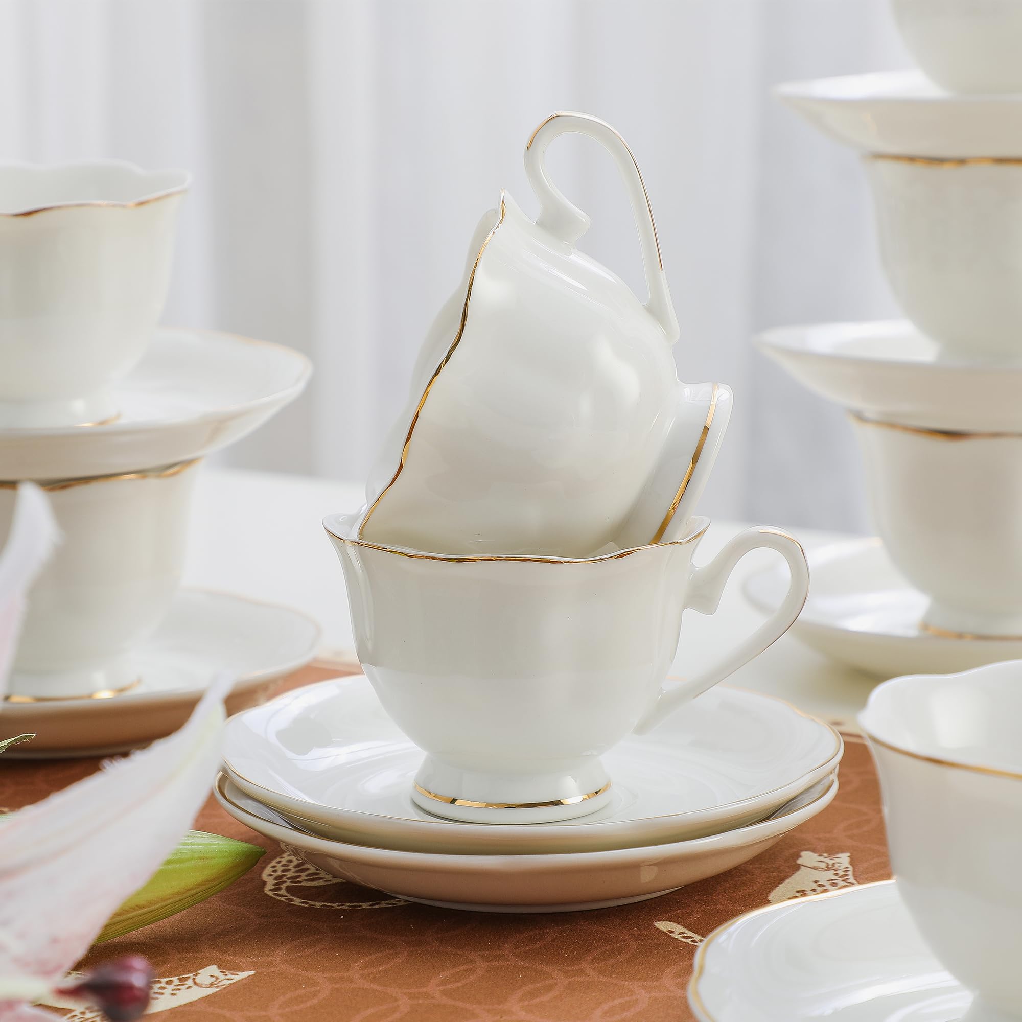 Juego Demitasse de porcelana blanca de 8 piezas, juego de tazas y platillos de 2.6 onzas, elegante diseño de ribete blanco y dorado, perfecto para espresso y café turco, regalos