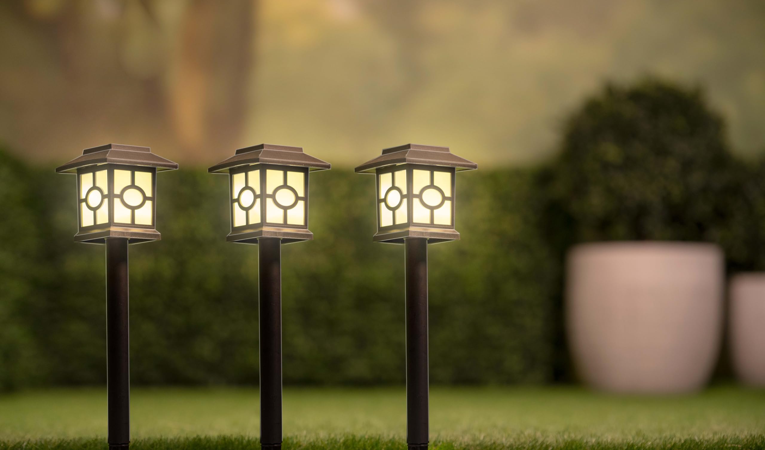 Grundig Solar Gartenleuchten Set 3-teilig - Solarbetriebene Gartenleuchten - IP44 - Warmweiß - 38 cm Höhe - Kunststoff und Metall