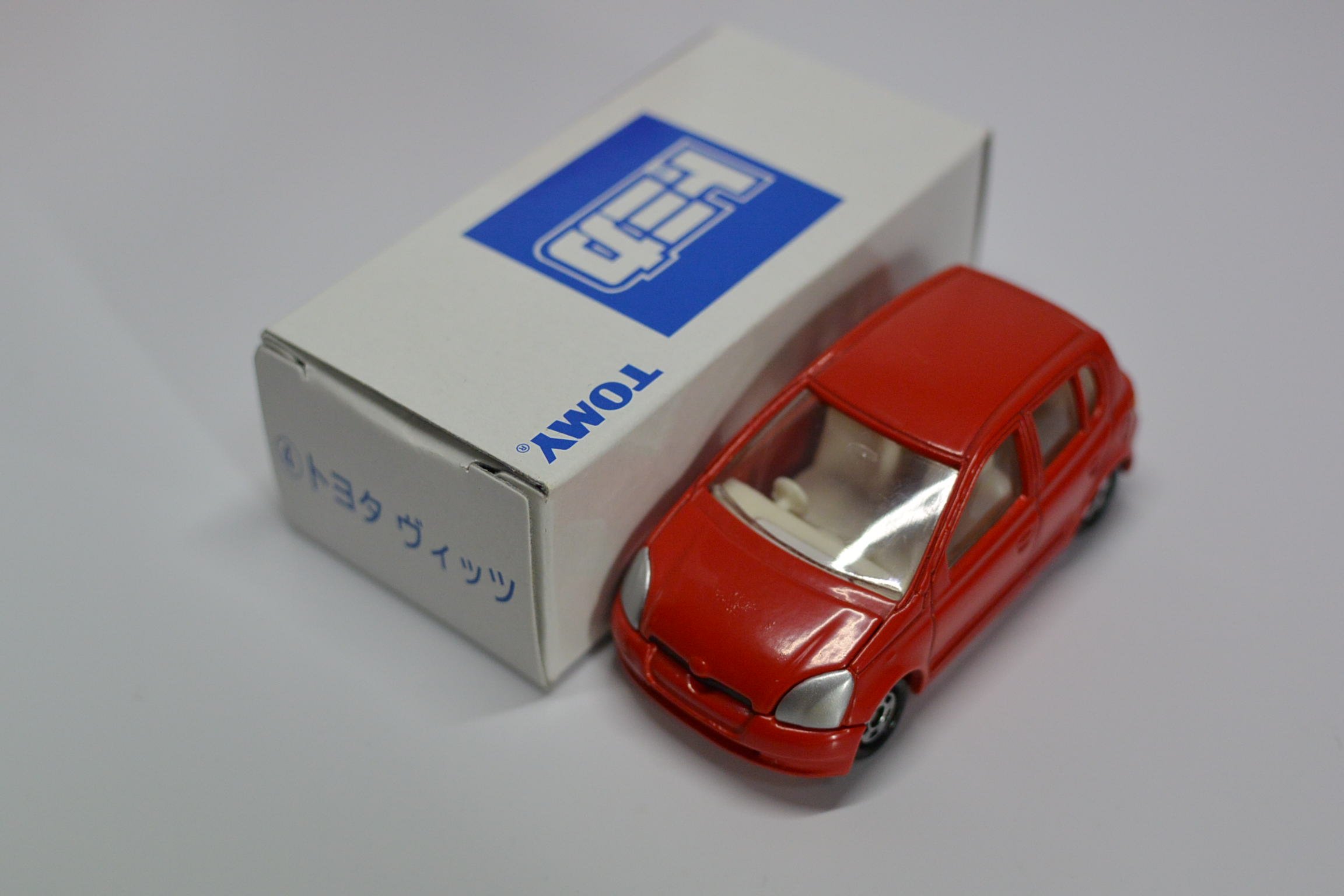 Amazon | トミカ おもちゃ缶 ④ トヨタ ヴィッツ 赤 | ミニカー