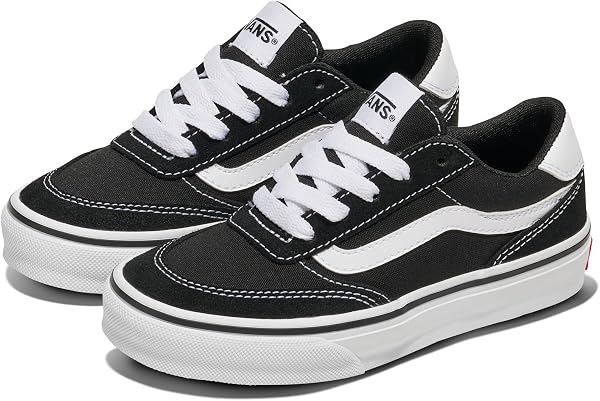 Gros plan sur la semelle extérieure 'waffle' des Vans Brooklyn LS, offrant une adhérence fiable mais dont la finesse est sujette à débat.