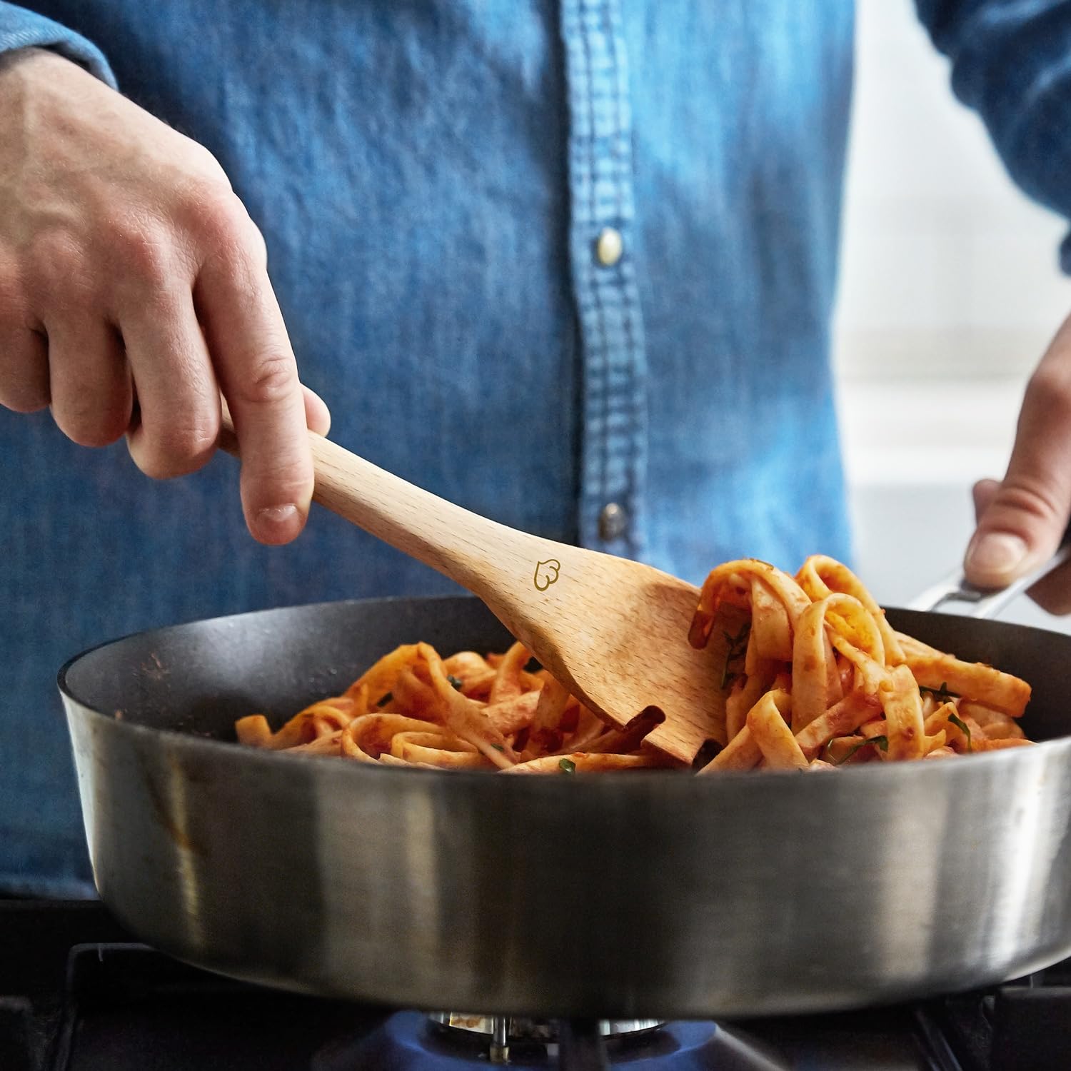 SPRINGLANE Set di Utensili da Cucina in Legno di Faggio, 100% Antibatterico e Insapore, 6 Pezzi: 2 Cucchiai da cucina diversi, Contenitore per Utensili da Cucina di Cemento, Paletta, Servispaghetti