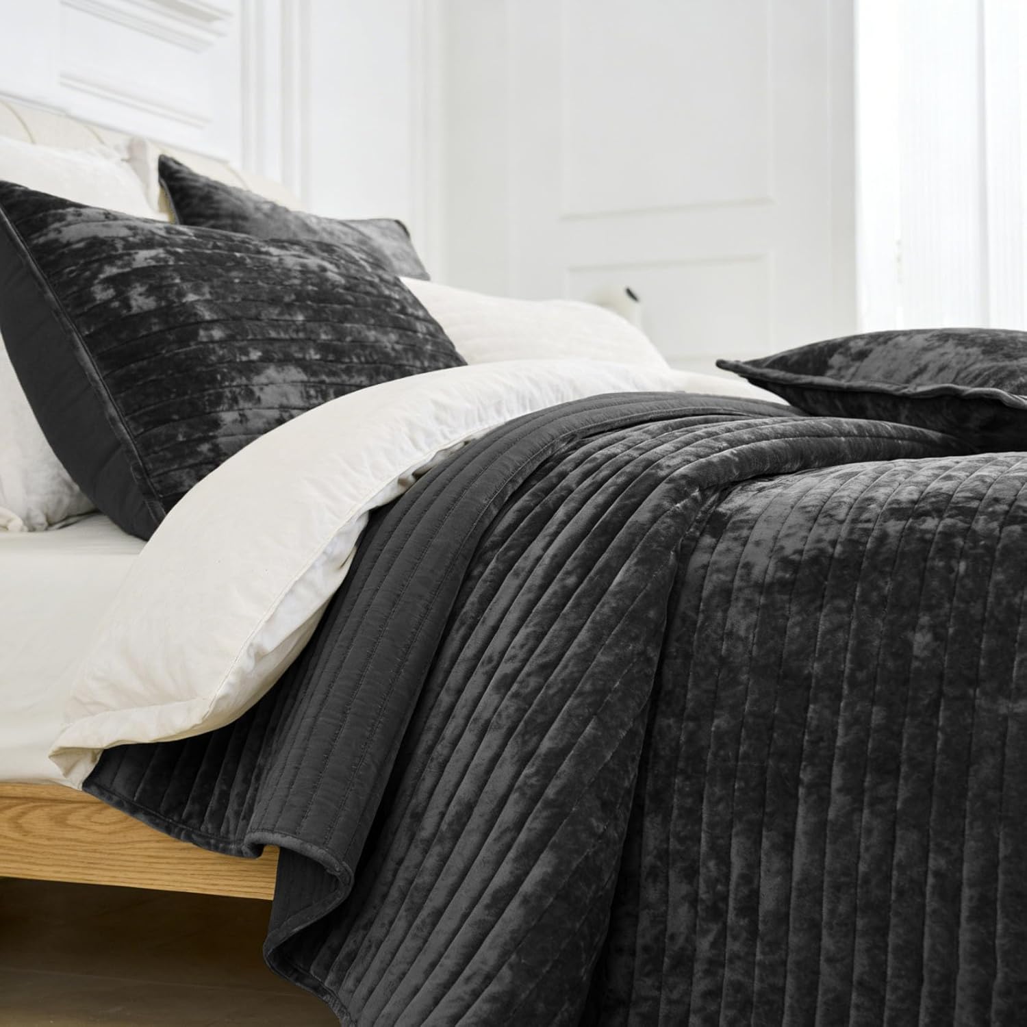 velvet quilt set oversized king size 3 piece bedding set 120x120 bedspread with 2 pillow shams luxurious soft striped quilted coverlet for all seasons,black black 120*120