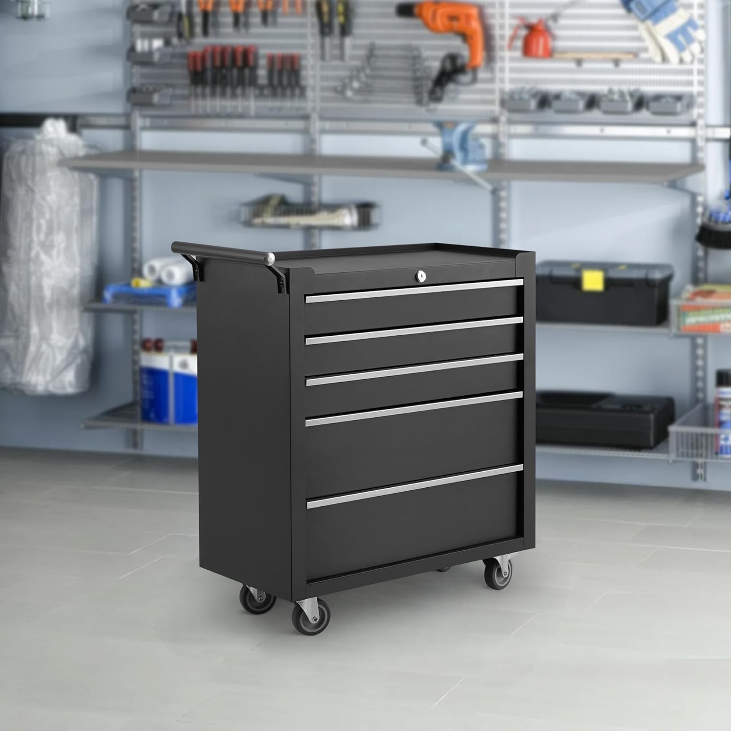 Топ view of the tool chest with keys in the lock