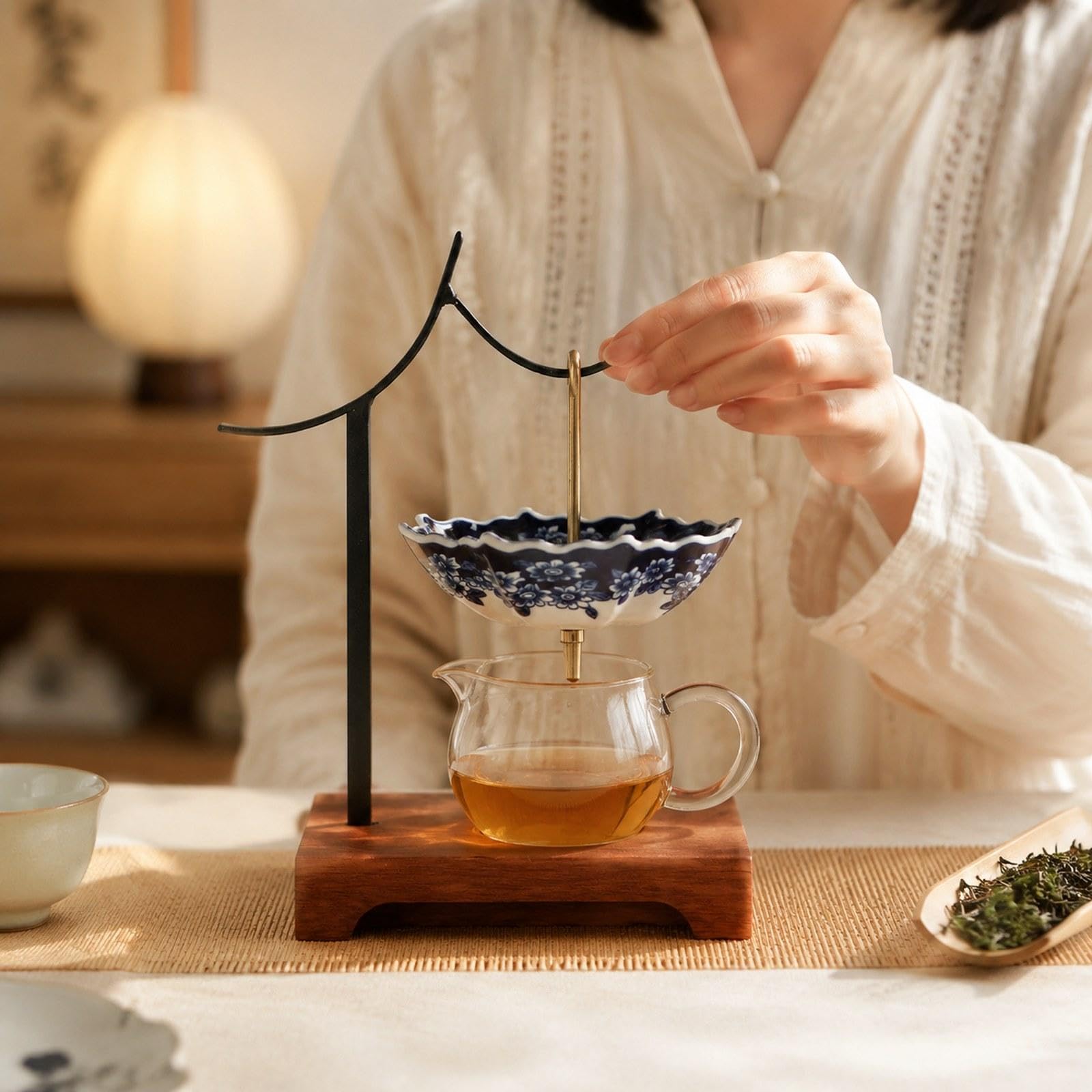 Passoire à Thé en Céramique, Accessoire de Thé Au Design Chinois Distinctif, Filtre Efficace et Support Décoratif. Convient pour Les Bureaux et Les Ré, Blue Blanc