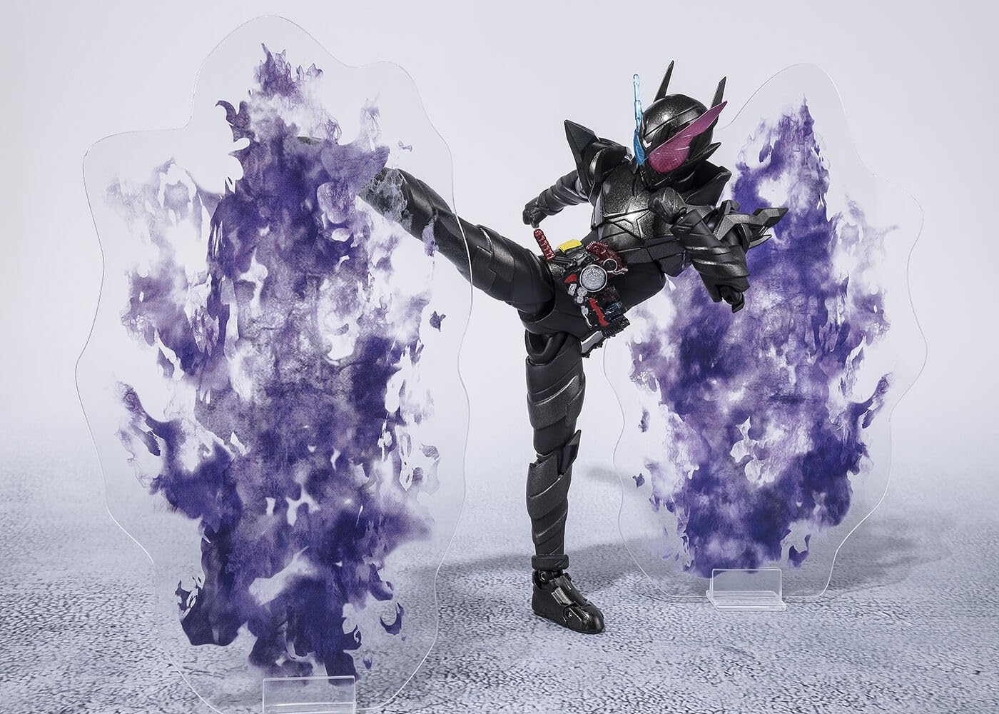 Amazon.co.jp: S.H.Figuarts 仮面ライダービルド ラビットタンク