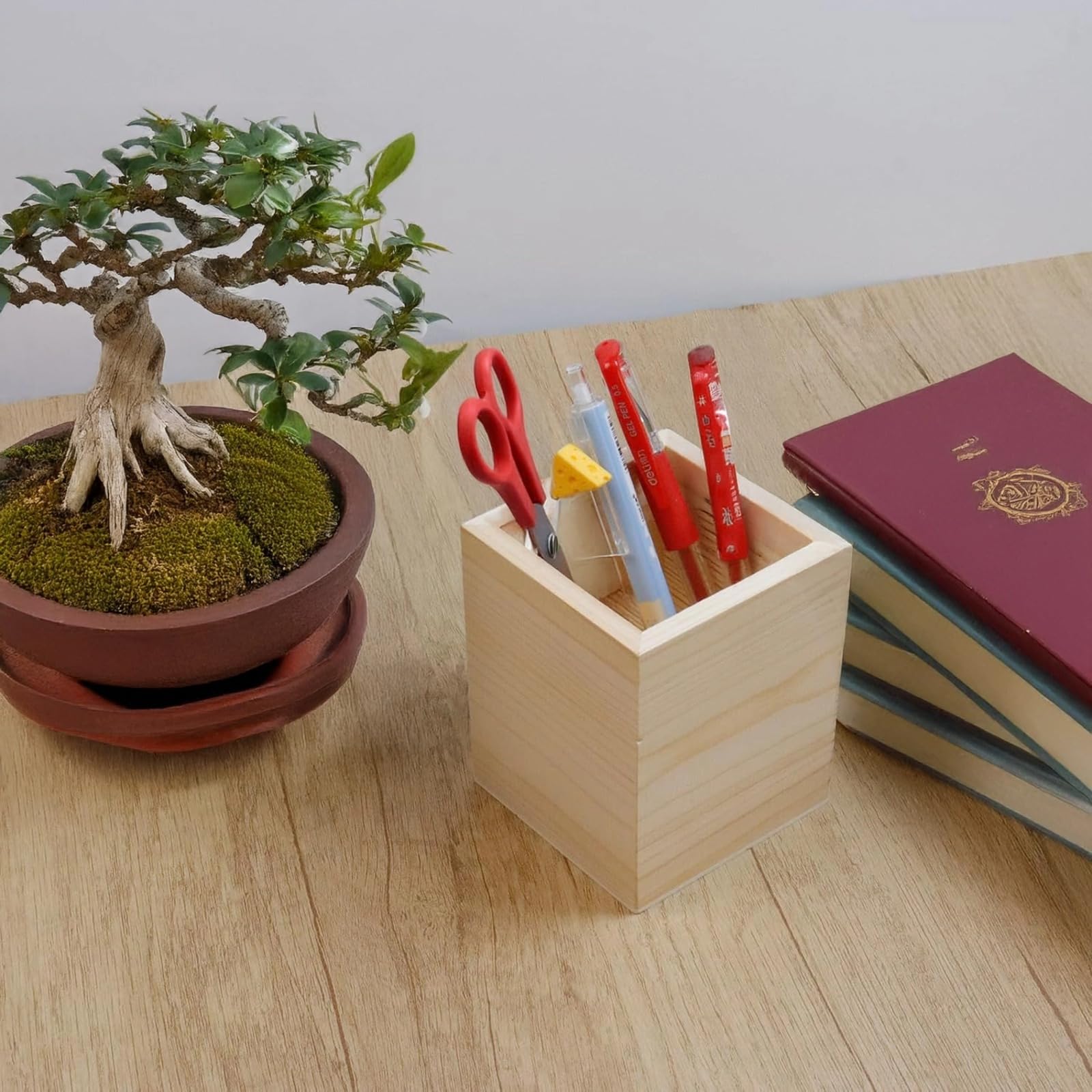 12 uchwytów na długopisy z naturalnego drewna sosnowego do majsterkowania, kwadratowy drewniany organizer na biurko, niedokończone pojemniki rzemieślnicze do biura, 9 x 8 x 8 cm