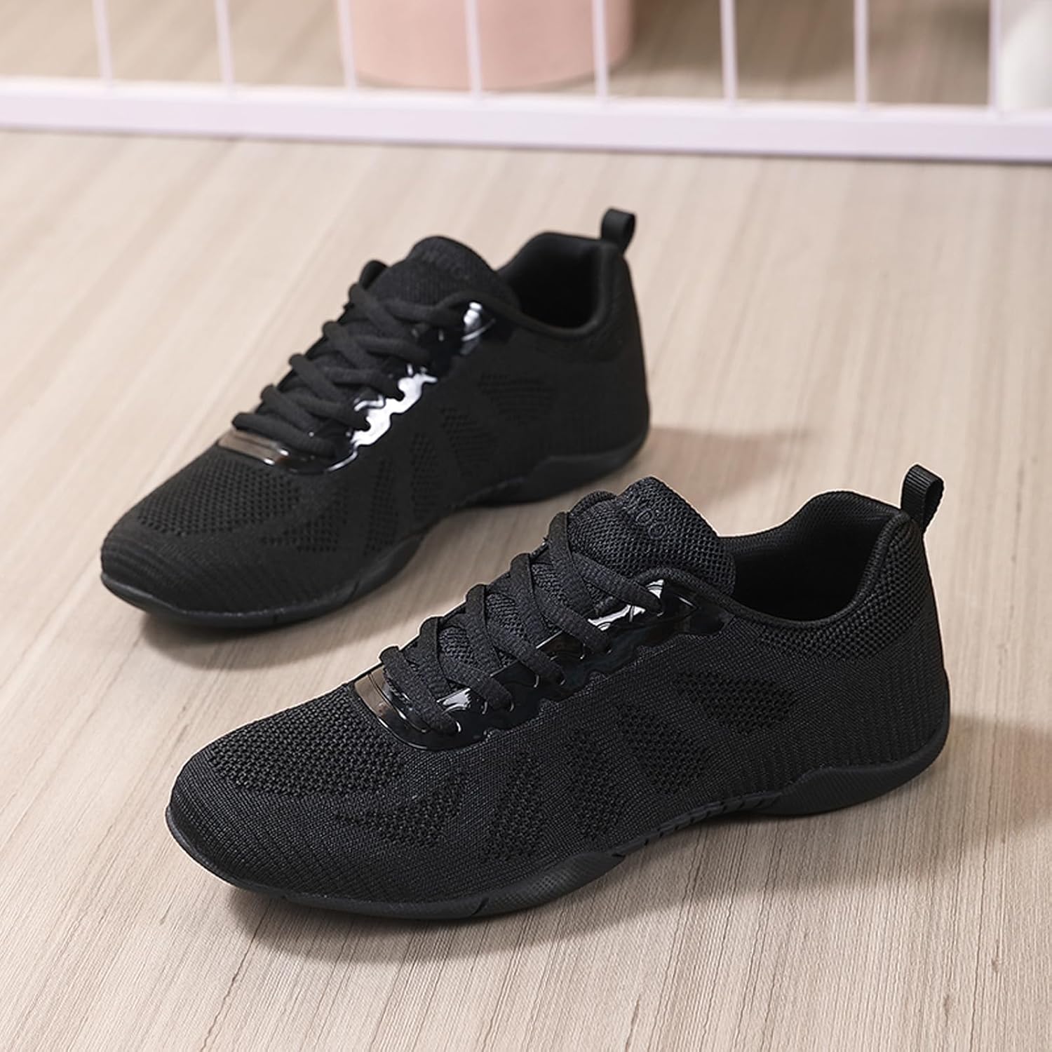 ihinzry Girls' Cheerleading Shoes Cheerleading Dance Shoes Dance Athletic Training Shoes Breathable Super Light Cheer Sneakers for Women Sport Training Tennis Sneakers