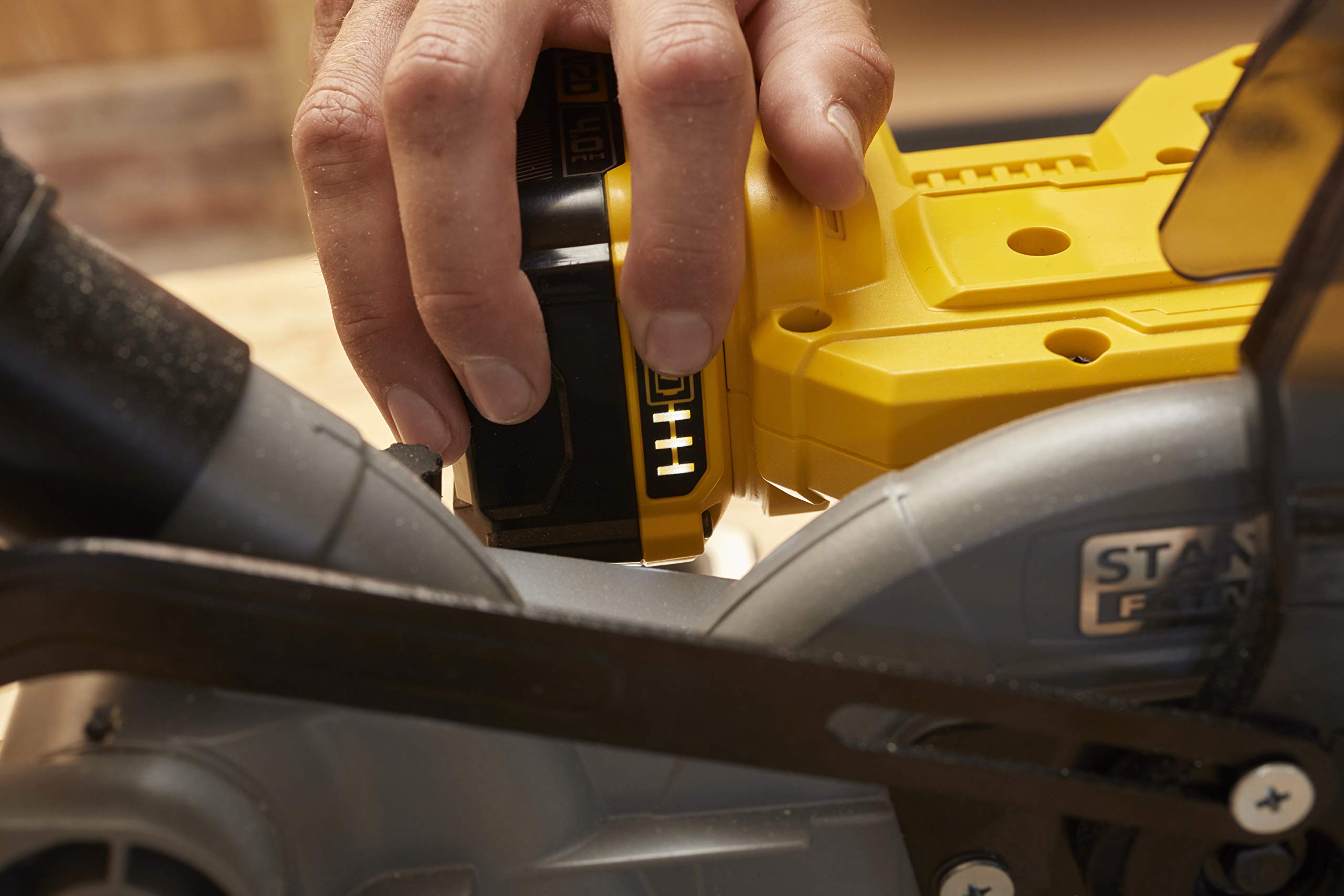 Stanley FatMax Pilarka Ukosowa 190 mm 18V SFMCS701M1-QW