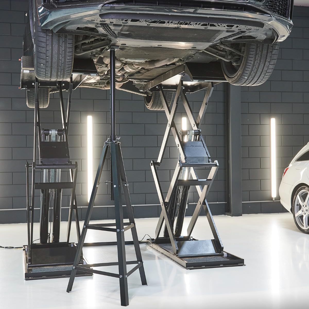 Datona Hoher Unterstellbock 2 Tonnen 1 Stück für Auto Hebebühne und Scherenhebebühne höhenverstellbar 120 bis 190 cm mit Sicherungsstift Dreibein und 16 kg Gewicht