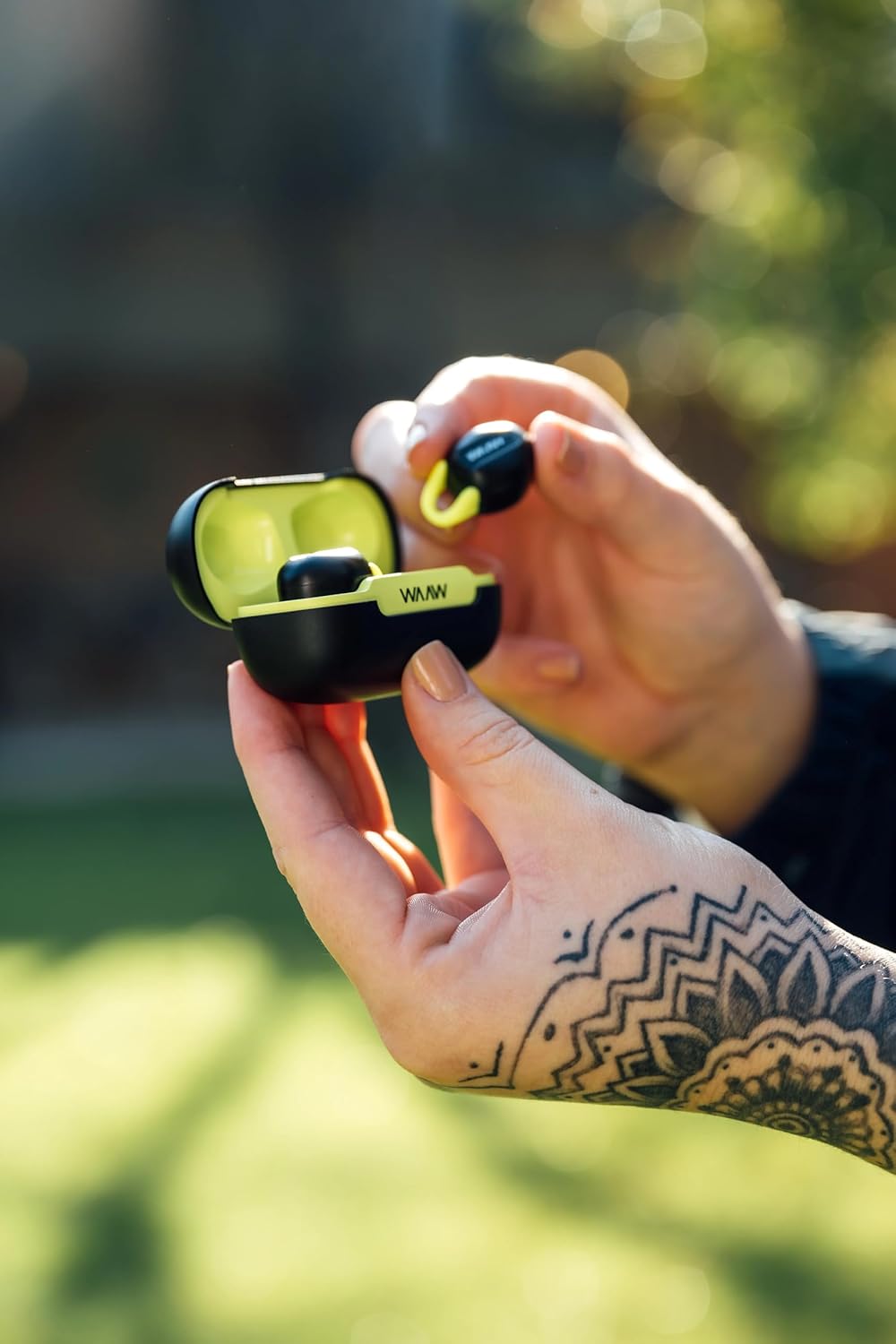 WAAW by ALOK Fone de Ouvido SPORT MOVE 200 Bluetooth, Resistente à Água e Suor, Até 30h de Autonomia