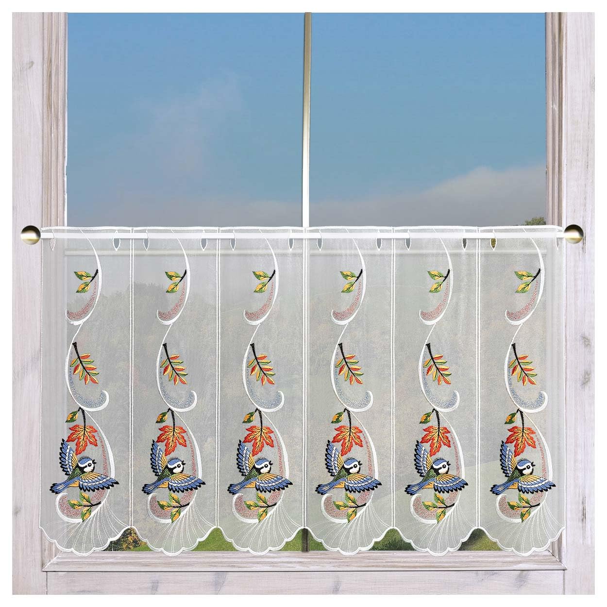 Fröhliche Scheibengardine Herbstwind mit Blaumeise | Panneaux Plauener Spitze | Bunte Kurzgardine Bestickt mit Naturmotiv Goldener Herbst und tanzendes Herbstlaub | Fensterdeko 2 Höhen, viele Breiten