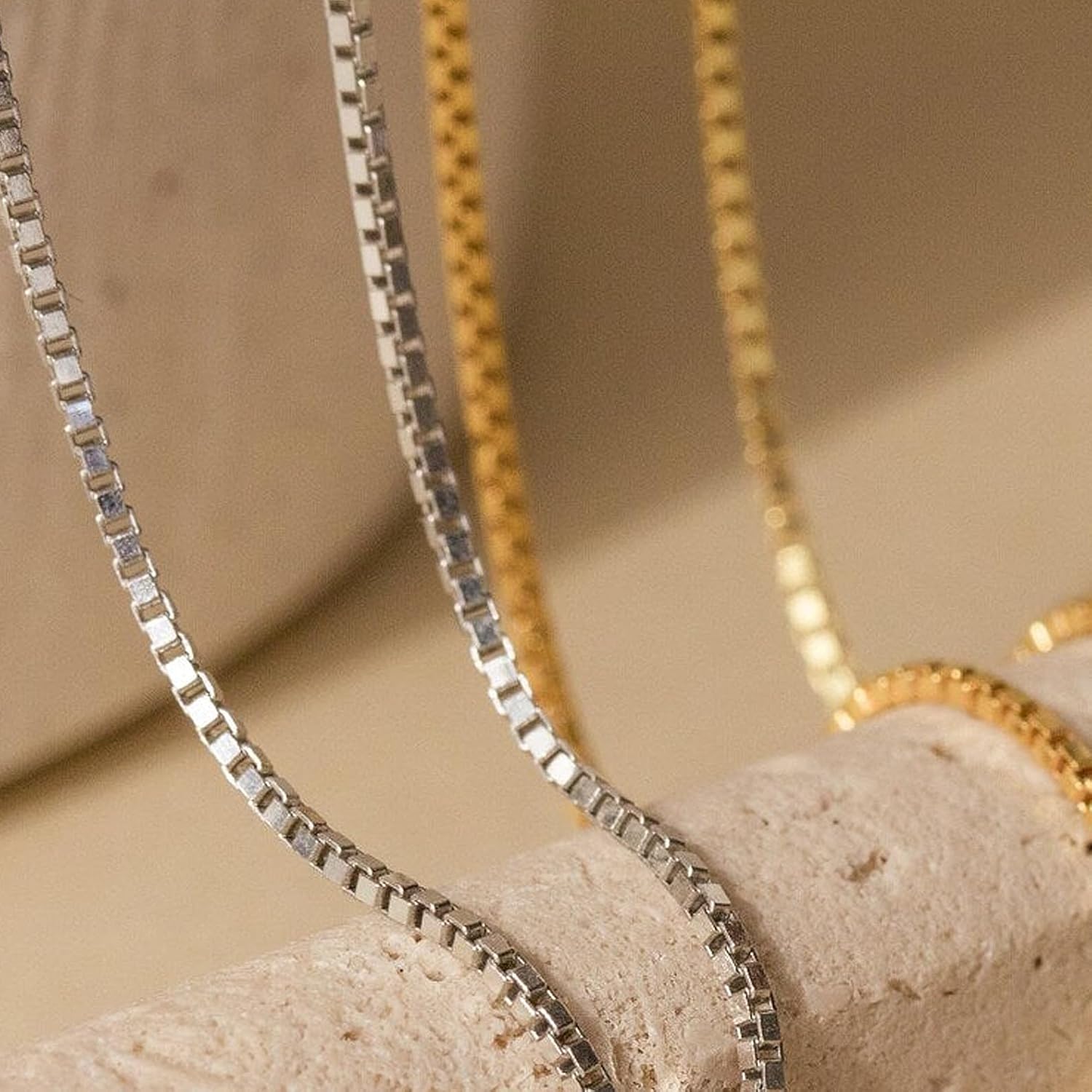 18 Inch Herringbone Link Chain Necklace in 14k Yellow Gold