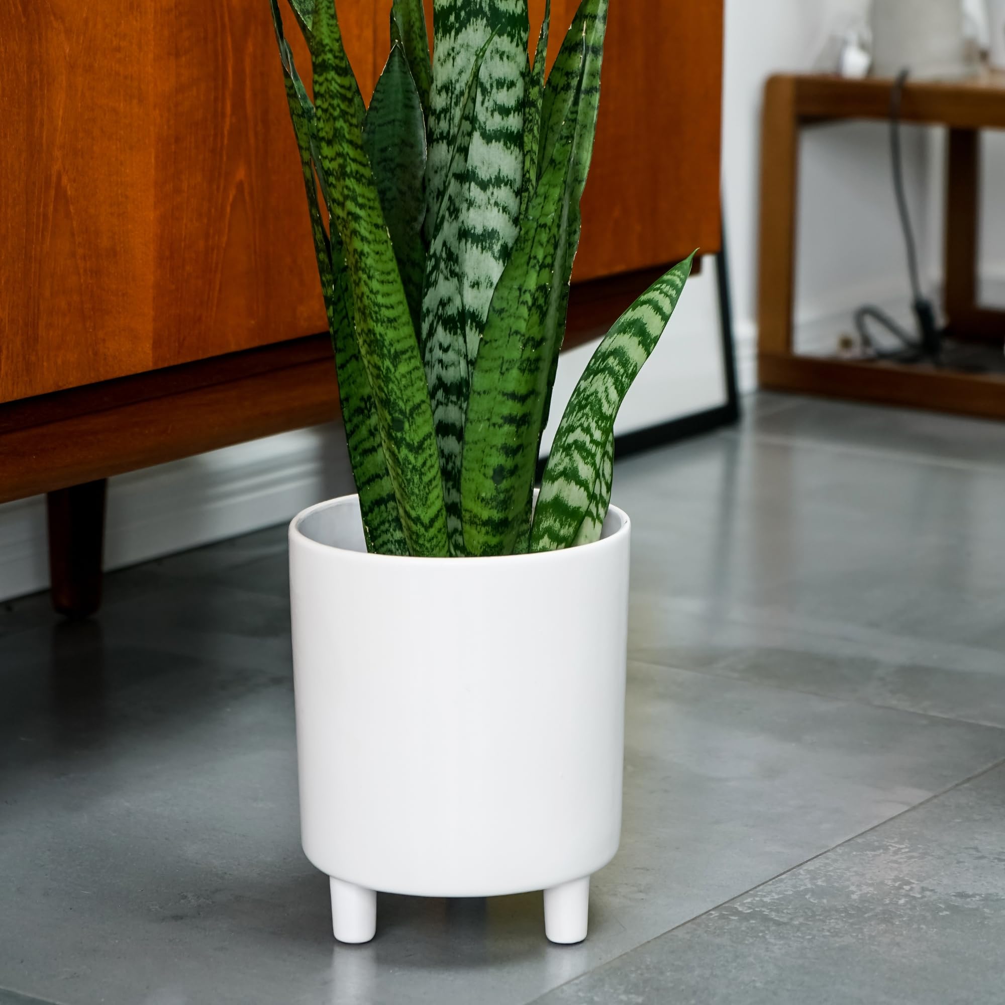 Ivyline Pisa White Planter H24cm x D20cm