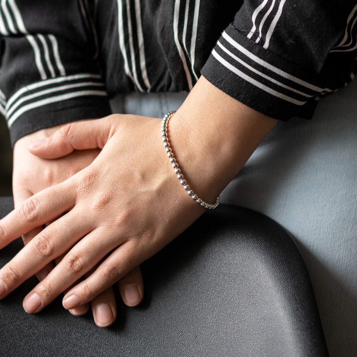 Damen Perlenarmband elastisch Silber 925 4mm breit SA-129 | Stretch Armband mit Perlen aus hautfreundlichem 925 Sterling Silber Made in Germany von MATERIA by Matthias Wagner