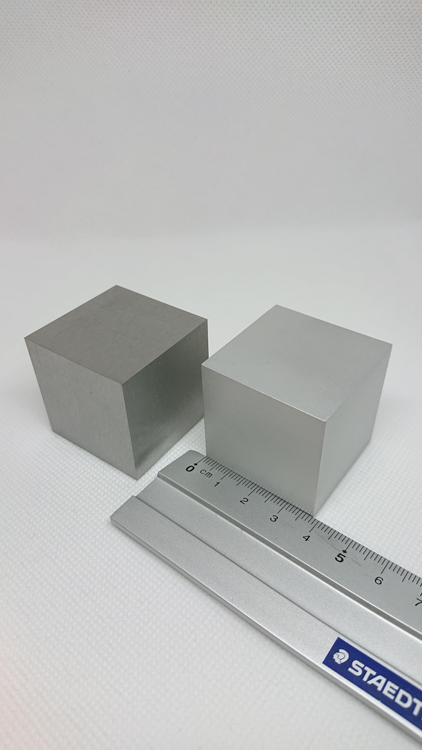 38,1mm/1,5 Zoll Würfel/Cube aus Wolfram(~1,06kg) und Aluminium(~0,15kg)