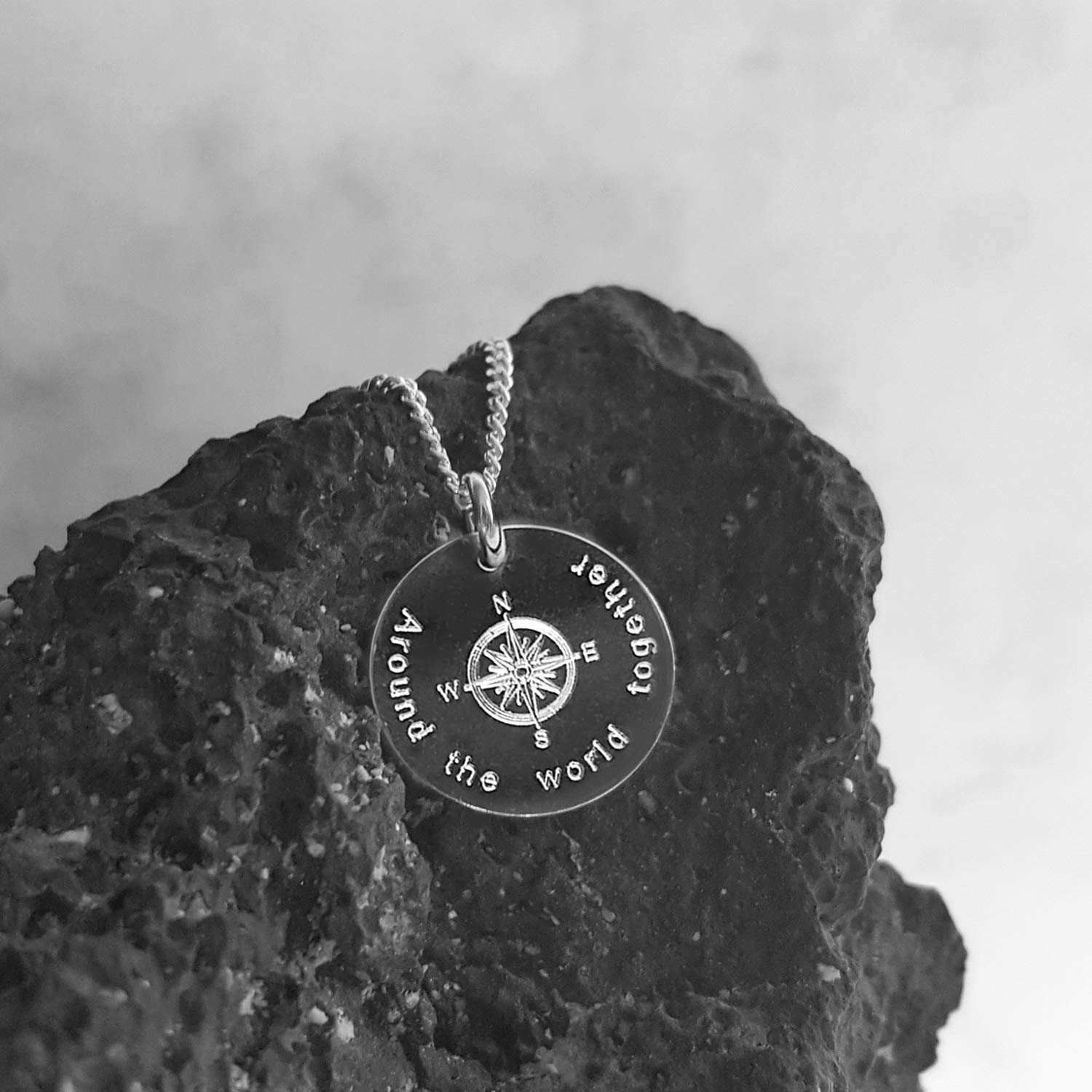 Kompass Anhänger Kette mit Koordinaten Gravur, 925 Silber | personalisierbar mit Wunschtext, Geschenk für Frauen und Männer