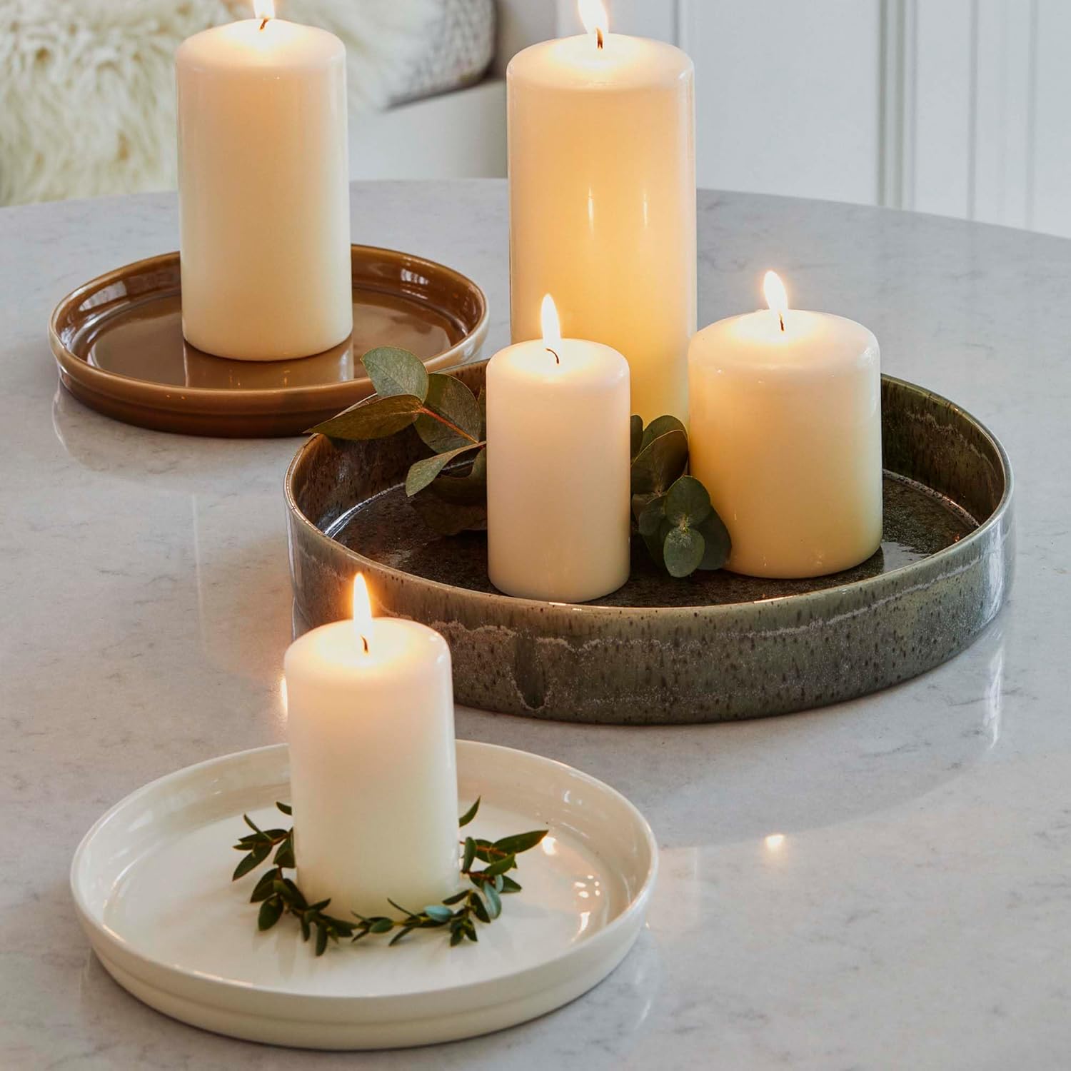 Ivyline Bowen Candle Plate in Linen - Modern Table Centrepiece - Stylish Dish Durable Home Decoration - H2.5 x D20 cm