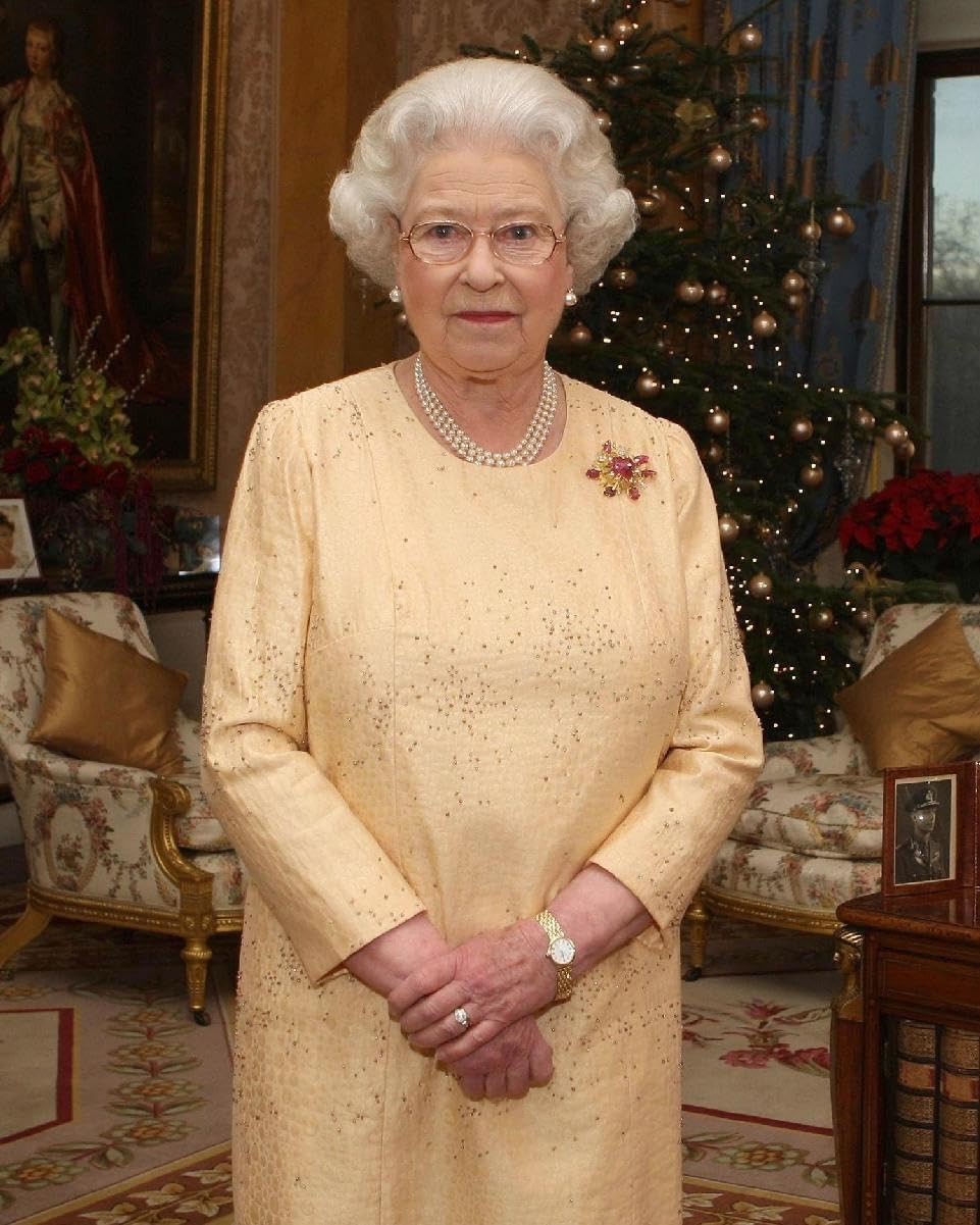 Queen Elizabeth II 10x8 Photo