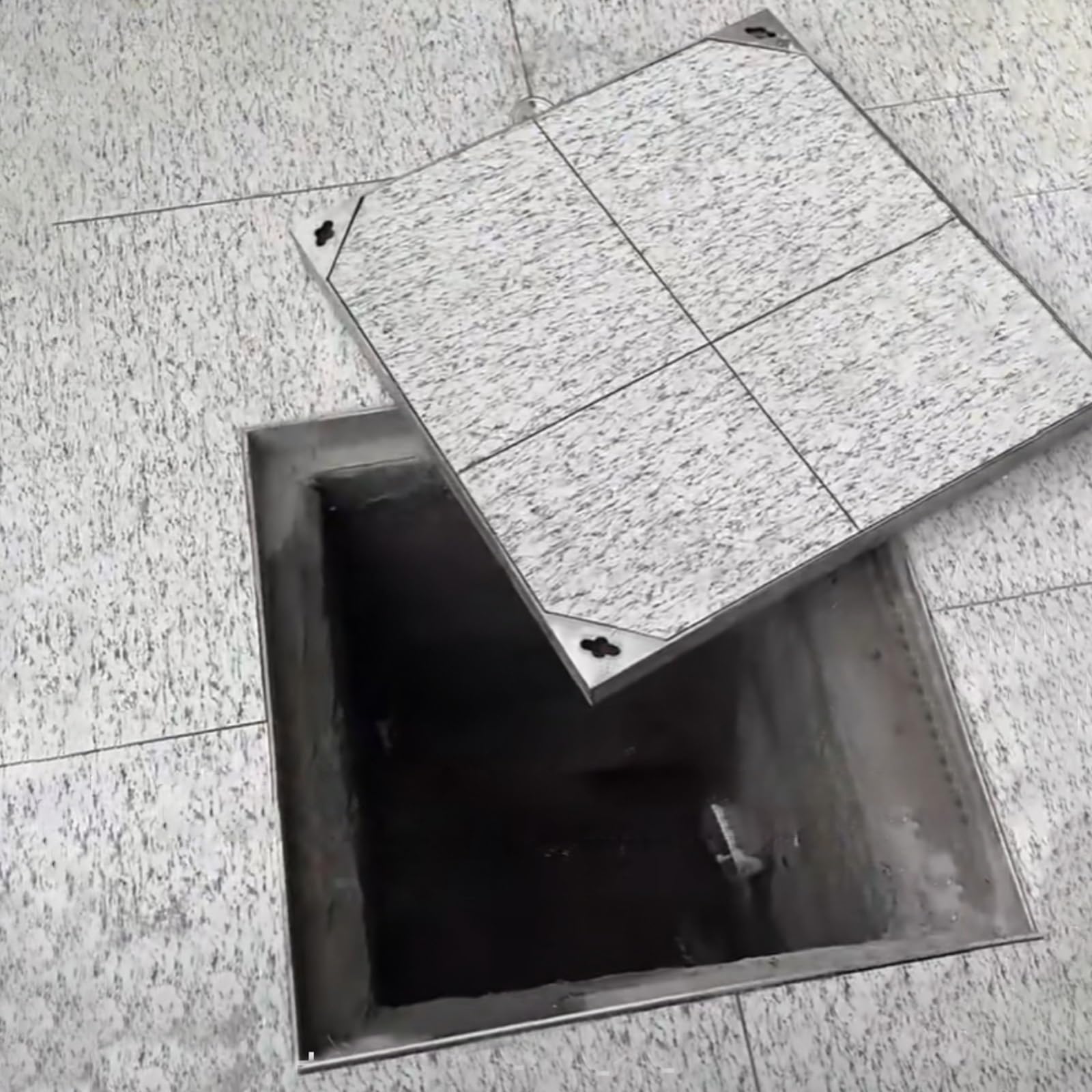Pokrywa włazu ze stali nierdzewnej – wodoodporna pokrywa ścieków na patio, do ogrodu i dziedzińca, niewidoczny dostęp do szamba (750 x 750 mm / 29,5 x 29,5 cala)