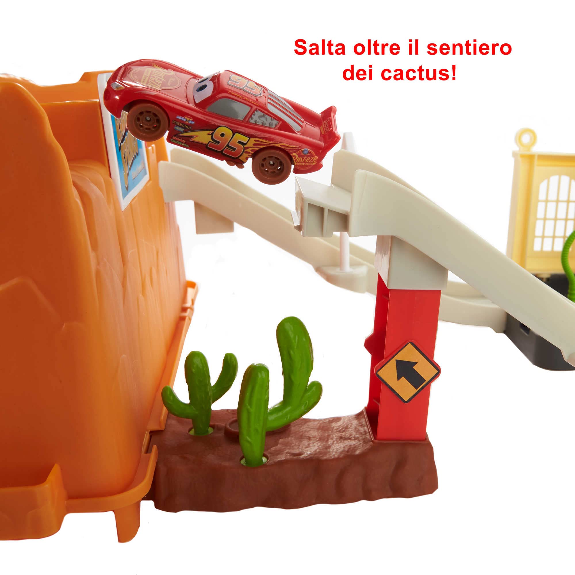 Disney Pixar Cars Race & Go - Playset con Saetta Mcqueen e 1 Trattore - 3 Configurazioni - Oltre 20 Pezzi - Regalo per Bambini da 4+ Anni, HDN02