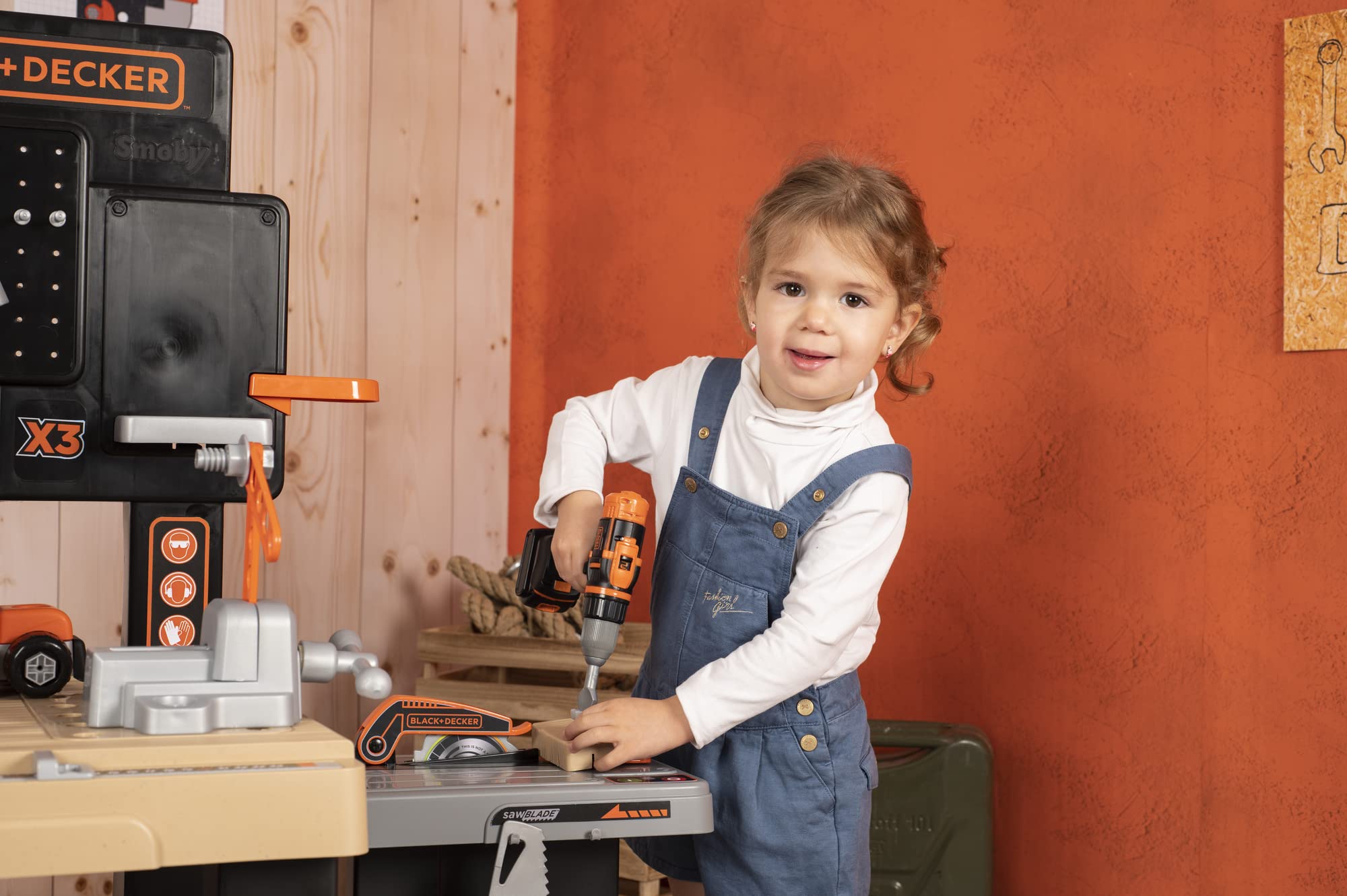 Smoby - Black+Decker - Mega Center - Zabawka do samodzielnego wykonania warsztatu - Mechanika, hydraulika, malowanie, stolarstwo - Wiele akcesoriów w zestawie - Od 3 lat - Wyprodukowano we Francji