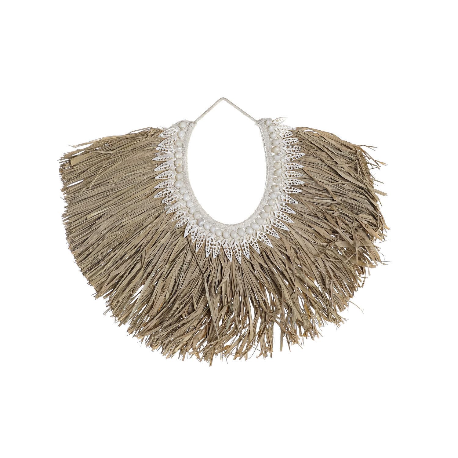 Décoration murale en fibres brutes pour réchauffer un mur blanc froid avec coquillages