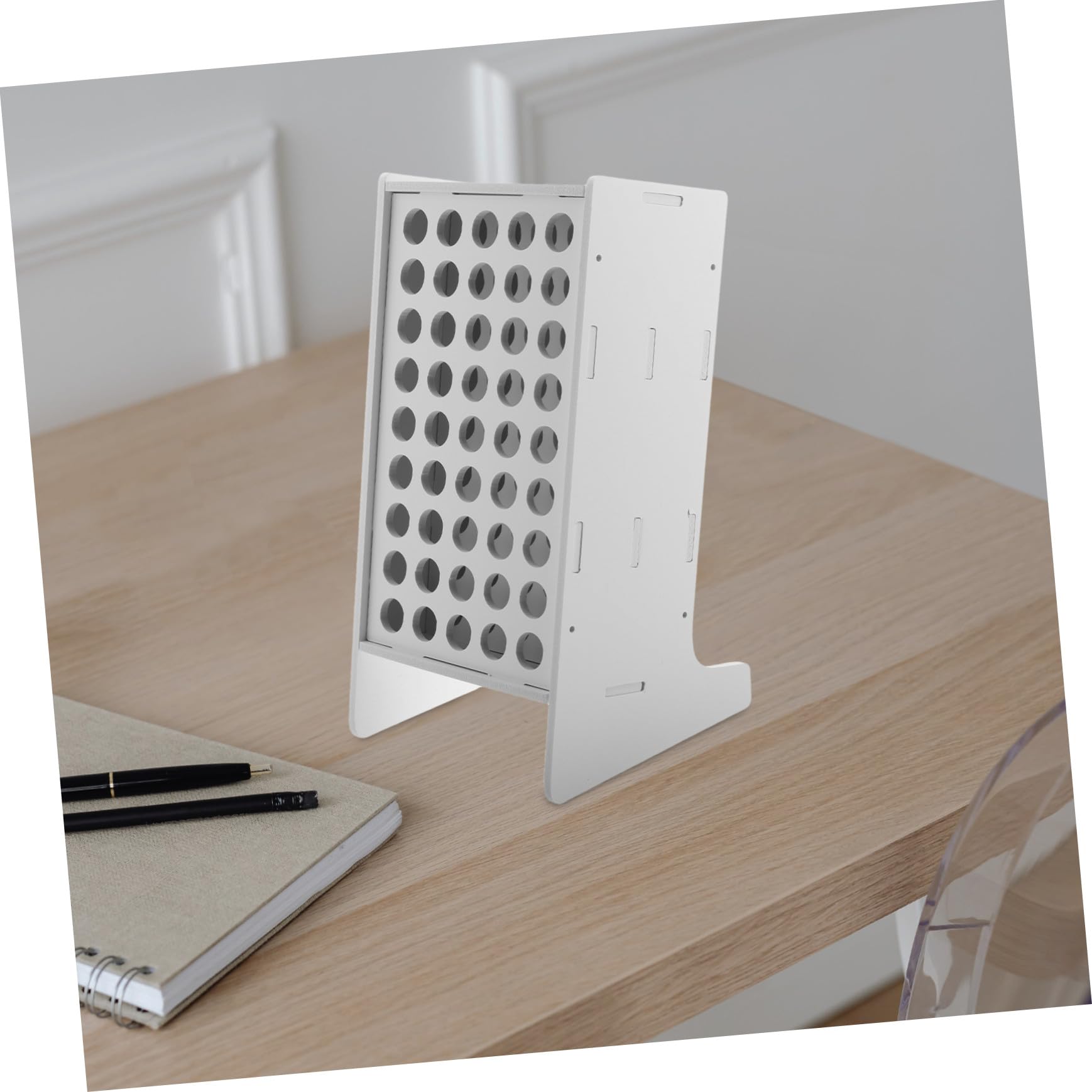 ORFOFE Espositore Penne Inclinato 45 Fori in Plastica Bianco, Organizer per Pennarelli da Scrivania Salvaspazio, per Back To School Party e Uso Domestico