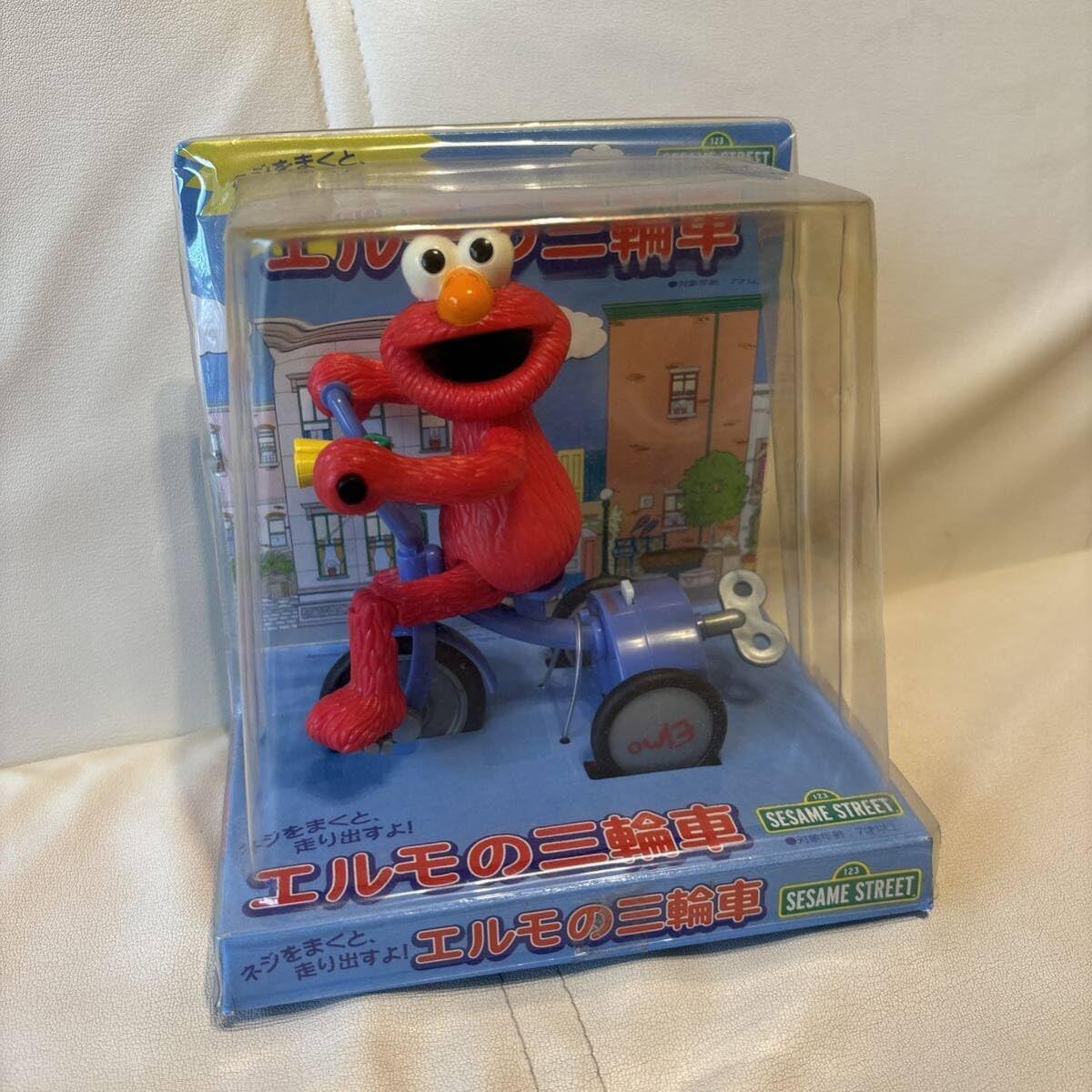 □□ セサミストリート エルモの三輪車 ボタンを押すと歌いながら