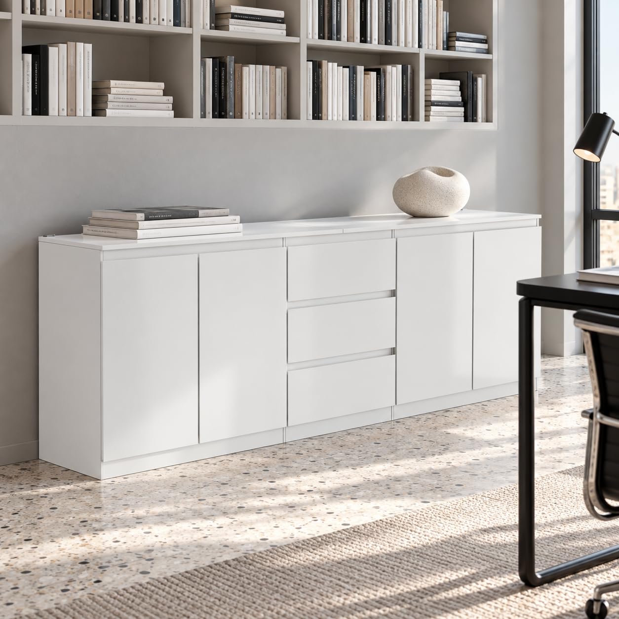 Credenza bianca 200 cm con 4 ante e 3 cassetti senza maniglie