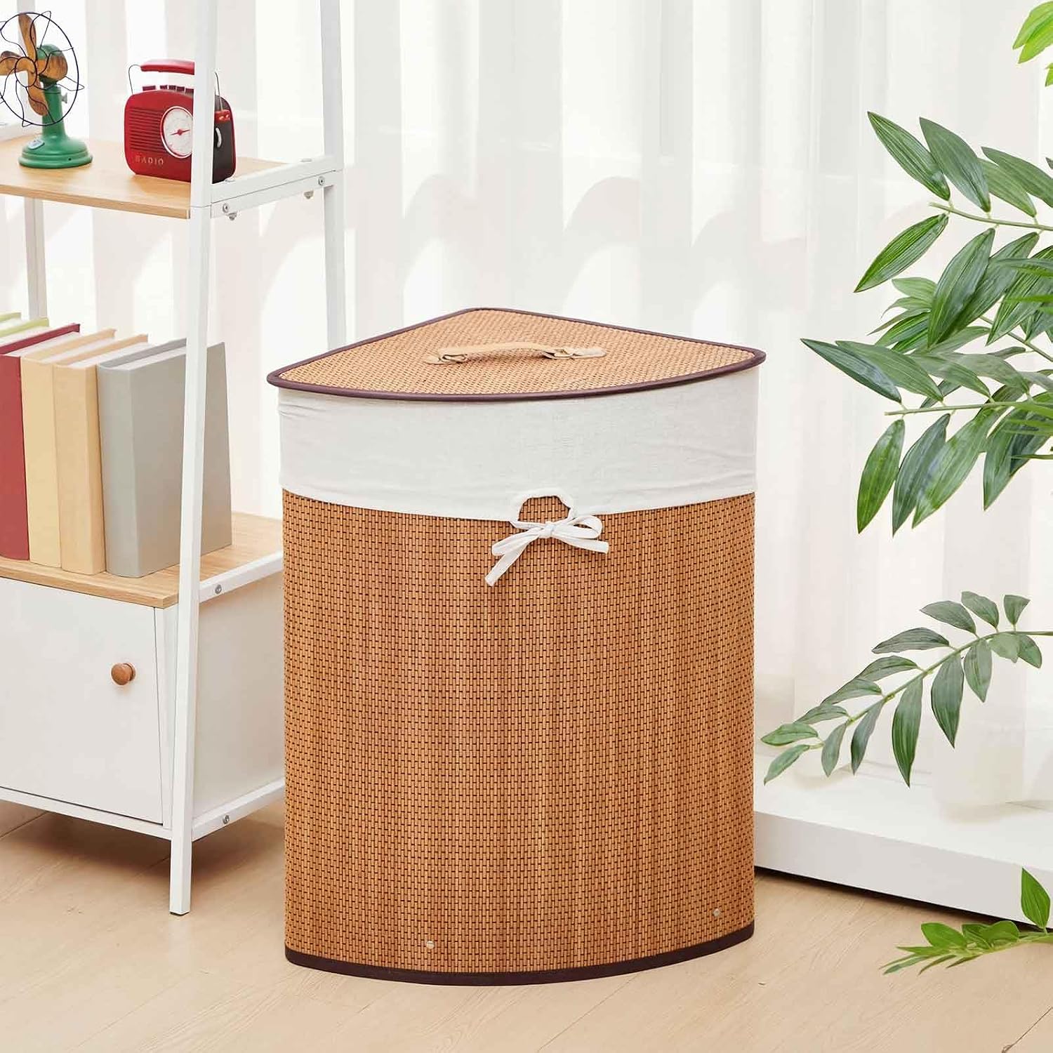 Gueevin Corner Bamboo Laundry Hamper with Lid and Removable Liner Corner Bamboo Laundry Basket with Handle Washing Clothes Basket Storage Bin for Bedroom Bathroom(Natural Brown,Woven)