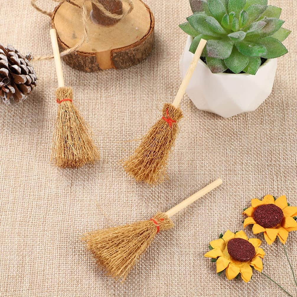 Mini Bezem Rood Touw Stro Bezems Hangende Decoraties Voor Halloween Feest Kostuum Heksenbezem Poppenhuis Accessoires kopen vanaf een prijs van 4.52