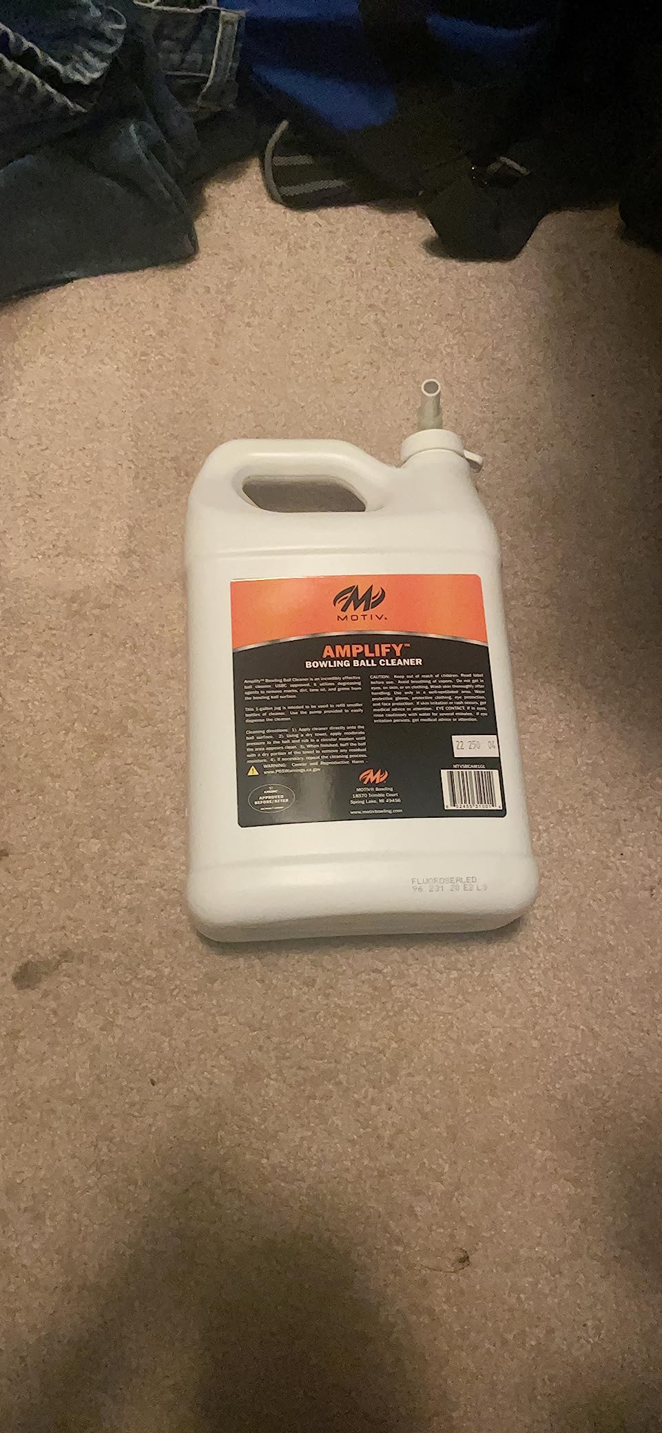 Motiv Amplify Bowling Ball Cleaner Gallon Sports