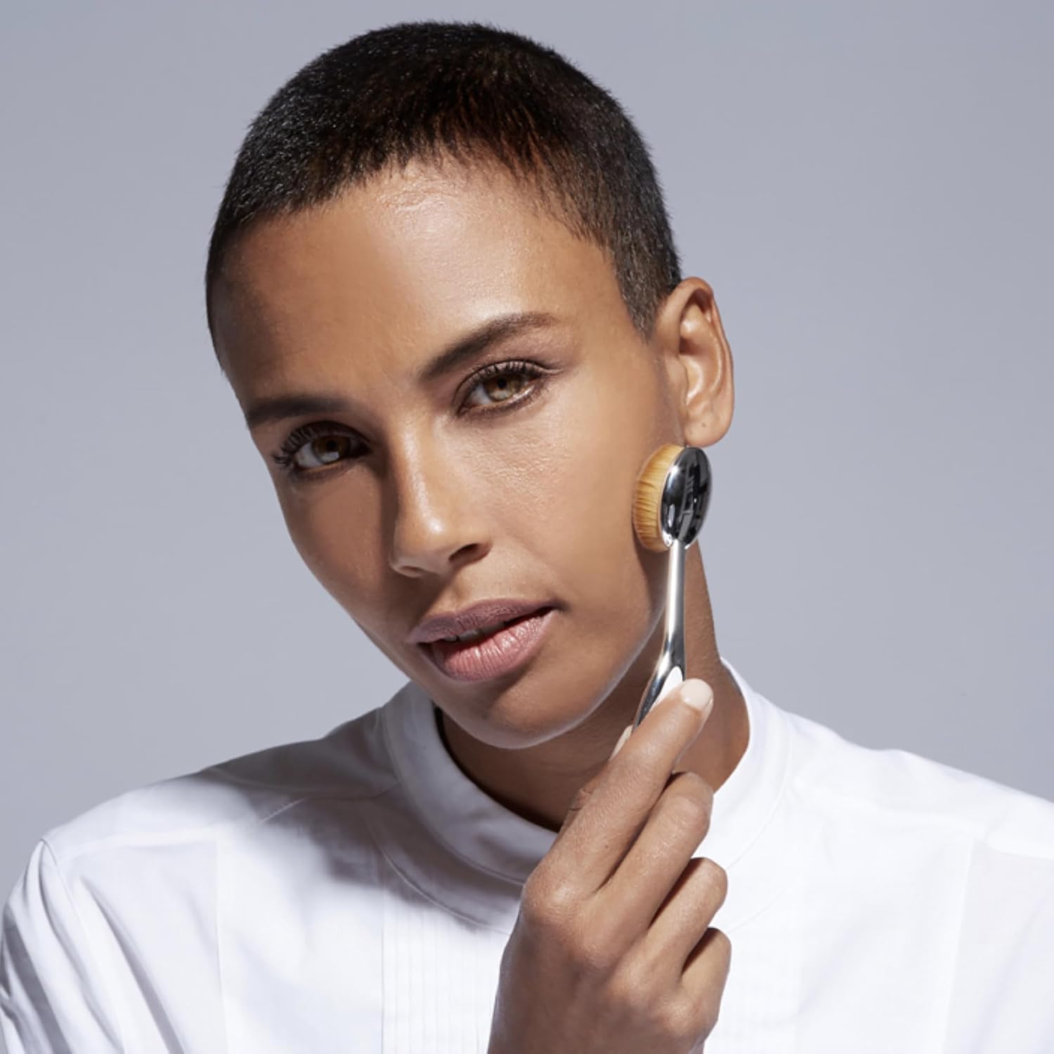 Artis Elite Oval 6 Brush | Oval Makeup Brush | Luxury Synthetic Foundation Brush | Ideal For Foundation, SPF, Skincare | Use With Liquids, Powders, and Creams | Creates Airbrush Finish - Image 3