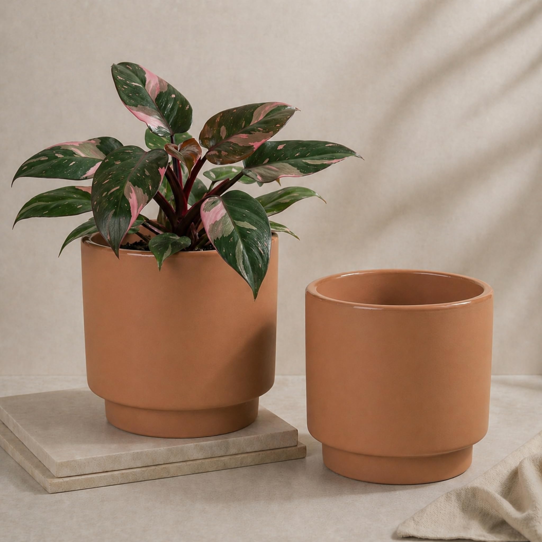 matches21 HOME & HOBBY Set of 2 Ceramic Flower Pots Diameter 13 x 12 cm in Sand - Timeless Planters with Base