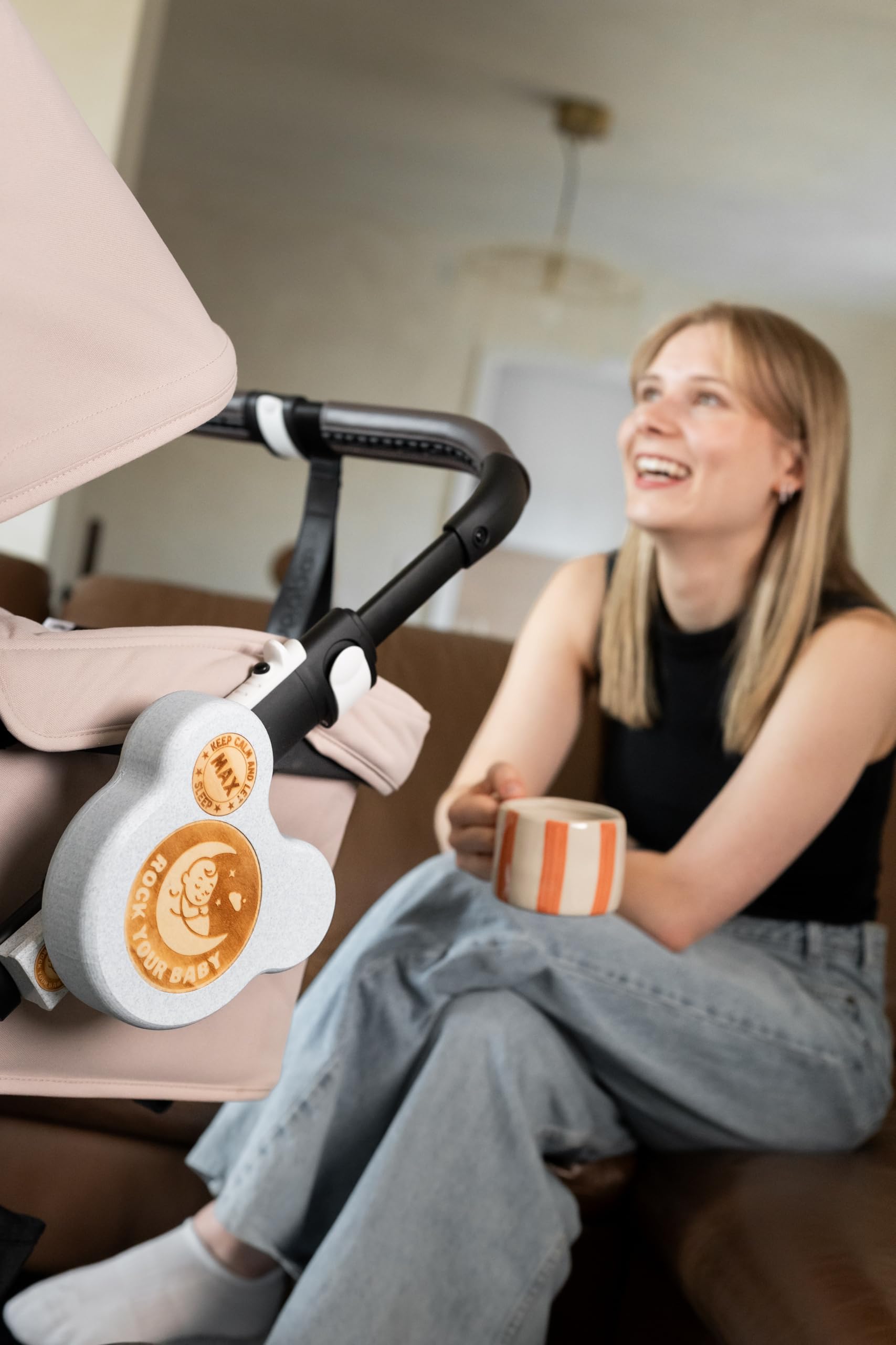 ROCK your BABY 3-in-1 Schaukelantrieb für Babyschale, Kinderwagen, Schaukelwiege & mehr – bis zu 8 Std. Akku – individualisierbare Musik - Handmade in Germany (Wald Grün)