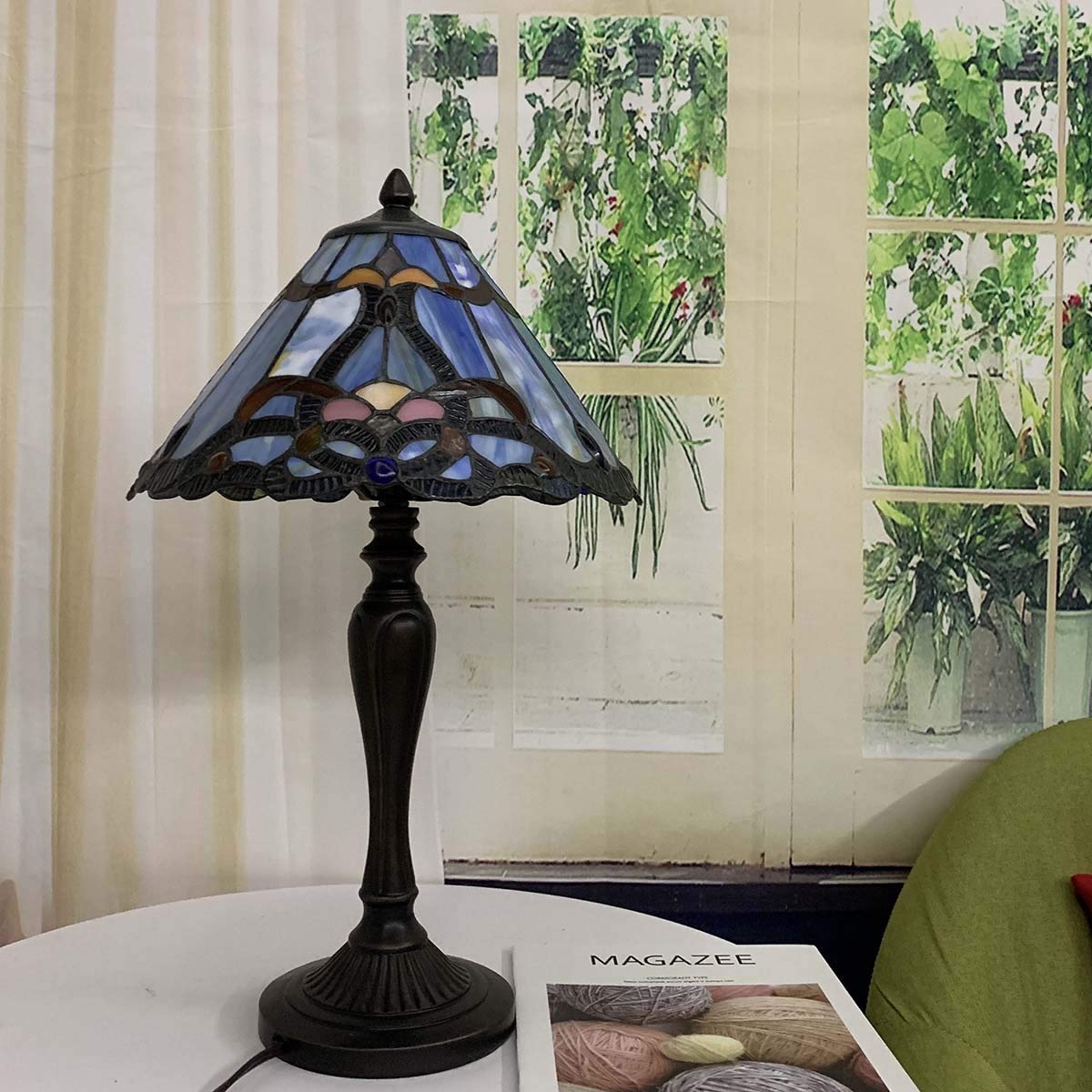 Bieye L30683 Lampada da tavolo in vetro colorato in stile Tiffany barocco, luce notturna con paralume blu largo 12 pollici per comodino, camera da letto, soggiorno, altezza 20 pollici