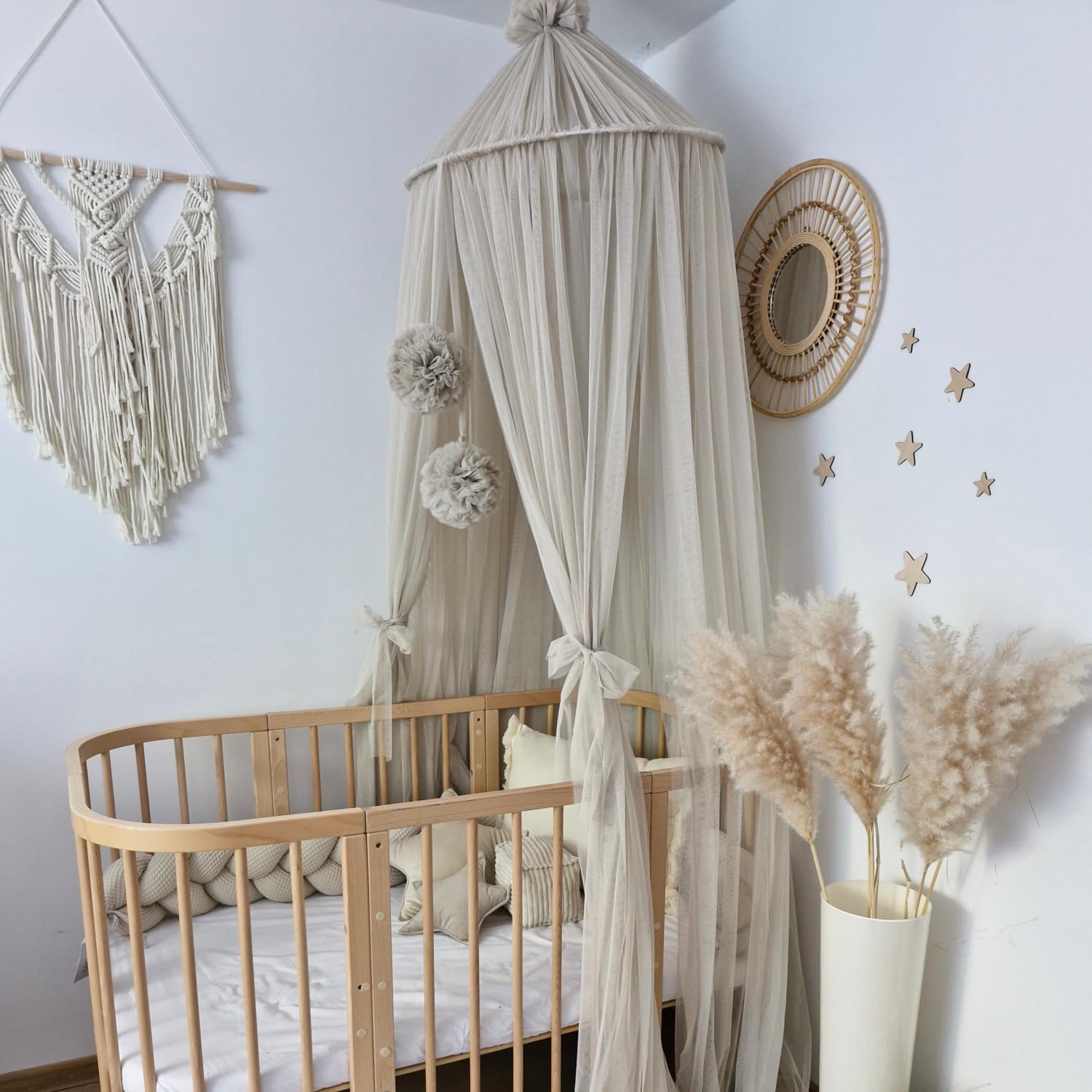 KOELL Baldachin Kinderzimmer – Betthimmel mit Pompons und Schleifen, Metallring zur Deckenmontage, Höhenverstellbarer 240–300 cm, Oeko-Tex Tüll, Beige