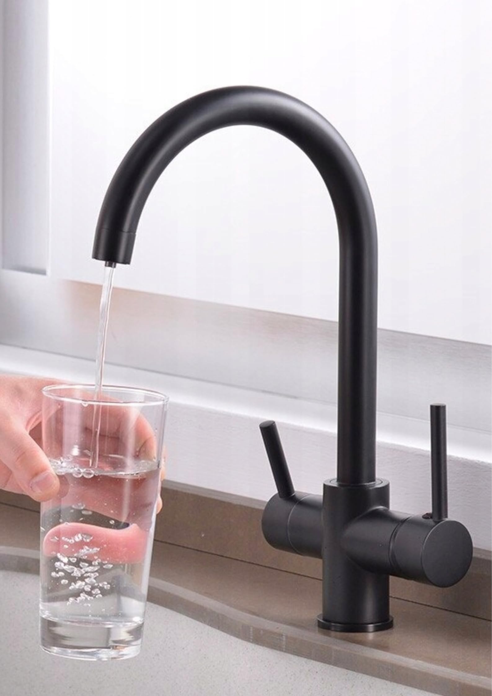 3-drożna armatura kuchenna Linko z systemem filtra wody Crystal A, oddzielny wylot do filtrowanej wody, obracany o 360°, zawór ceramiczny, filtr pod umywalkę (czarny)