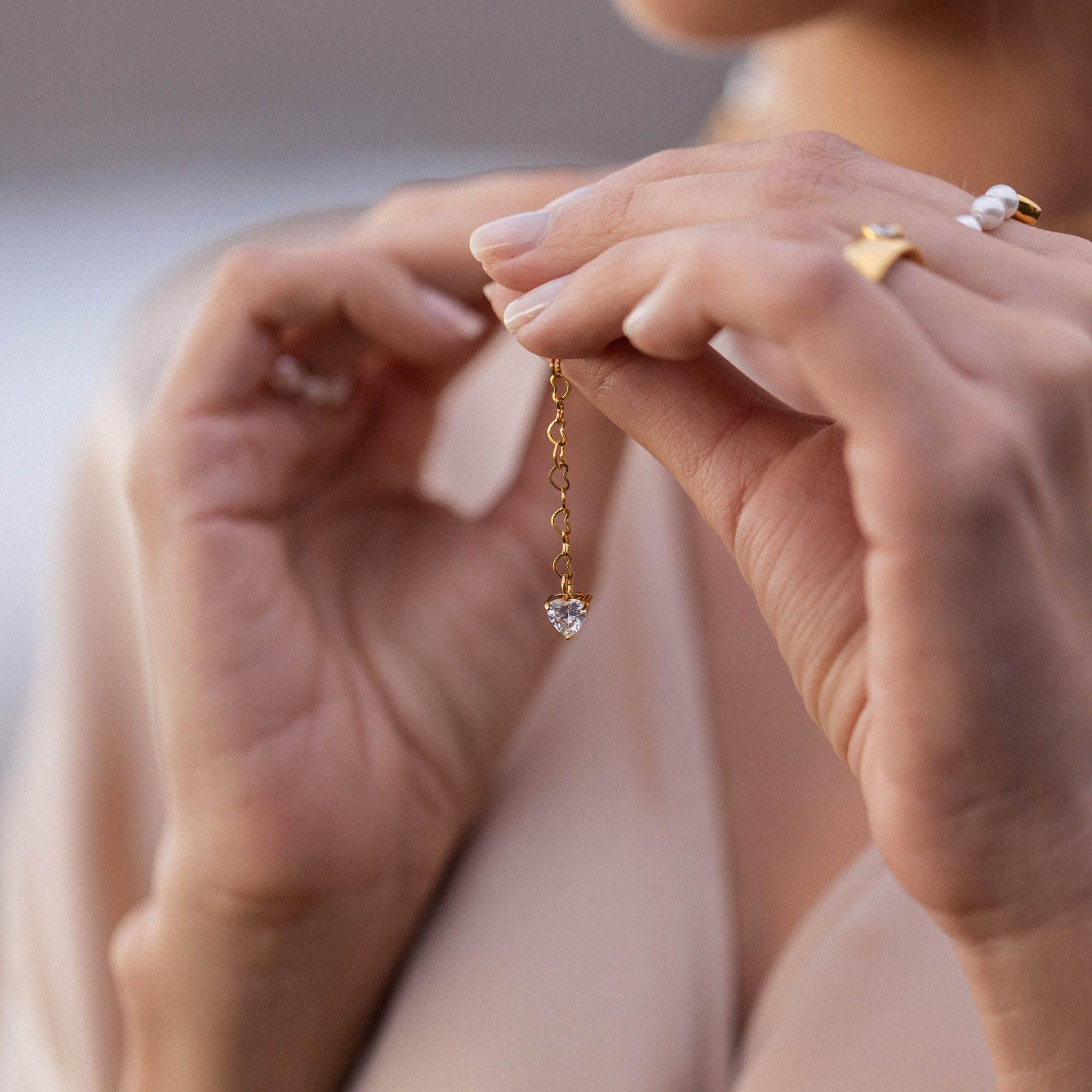 Purelei Endless Love Kette (Gold, Silber, Rosegold), Wasserfeste Y-Halskette für Frauen mit Herzanhänger aus Edelstein, Kette aus Edelstahl, Geschenk für Frauen, 60 cm Länge verstellbar