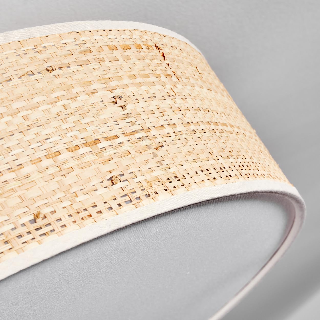 HOFSTEIN Deckenleuchte Foggia, Deckenlampe aus Metall/Rattan/Stoff/Kunststoff in Nickel-matt/Naturfarben/Weiß, runde Boho Leuchte (Ø 50 cm), E27, Esszimmer, Wohnzimmer, Schlafzimmer, Küche, Flur