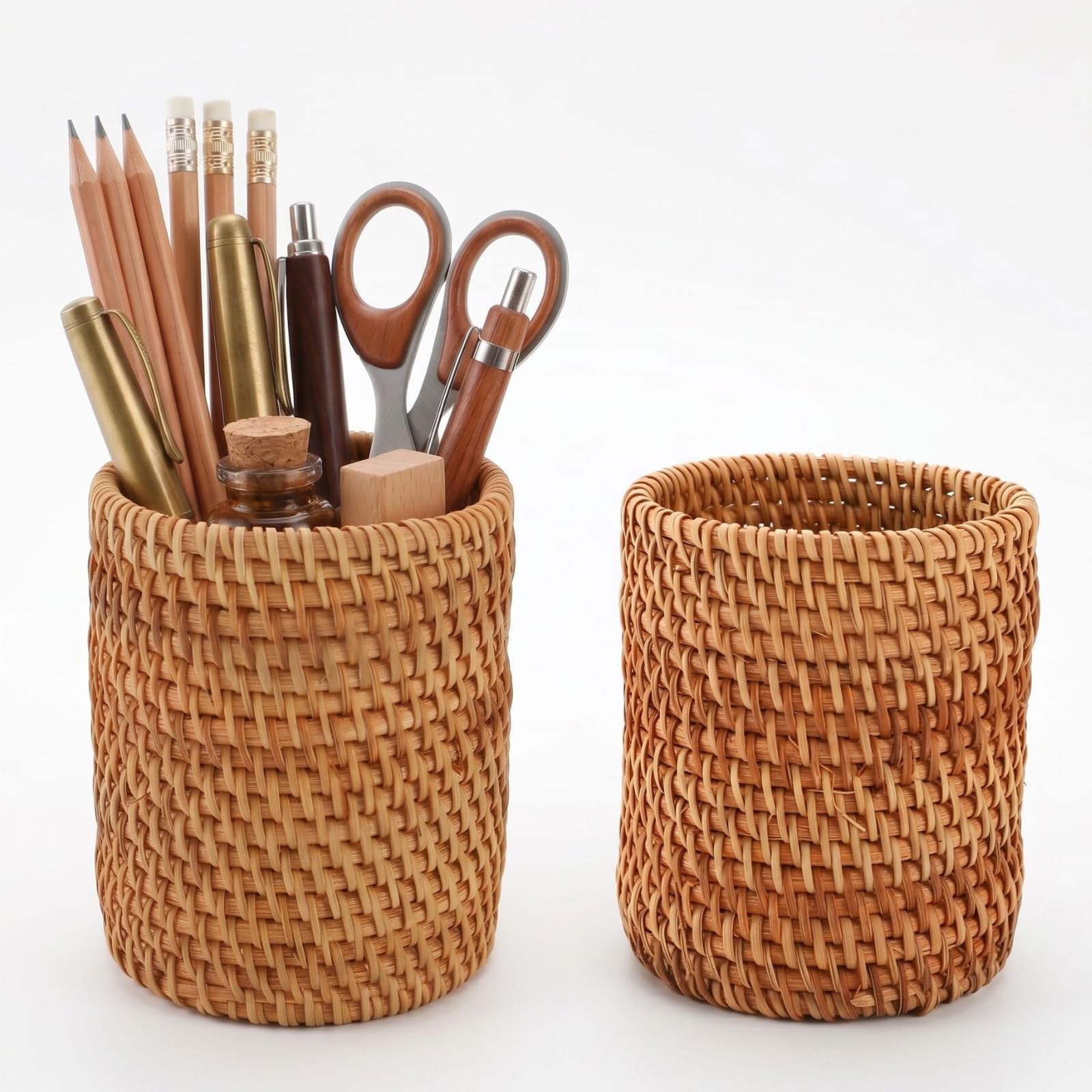 Boîte à crayons en rotin tressé pour organiser le bureau de la maison avec douceur